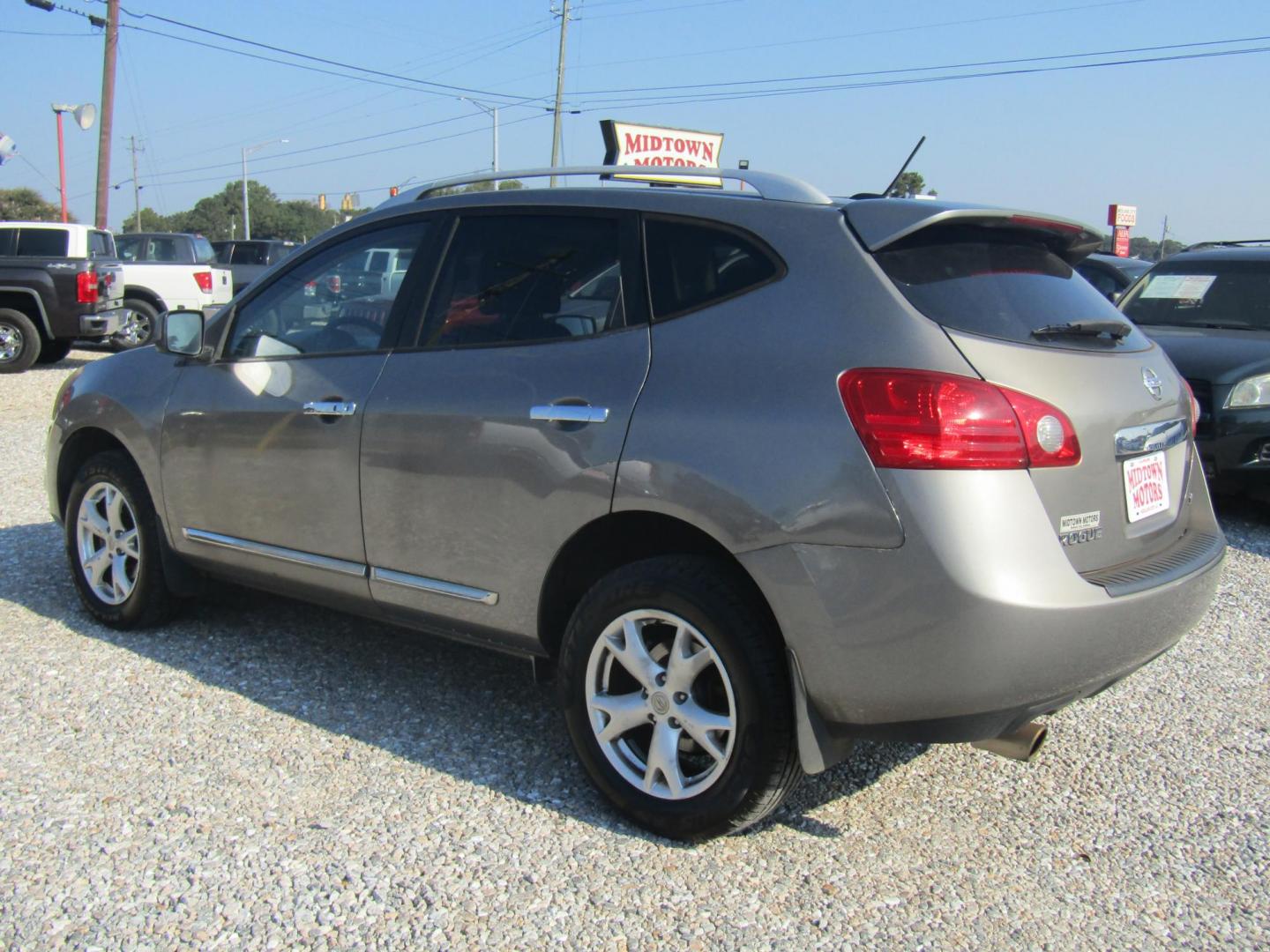 2013 Gray Nissan Rogue S 2WD (JN8AS5MT6DW) with an 2.5L L4 DOHC 16V engine, Automatic transmission, located at 15016 S Hwy 231, Midland City, AL, 36350, (334) 983-3001, 31.306210, -85.495277 - Photo#6