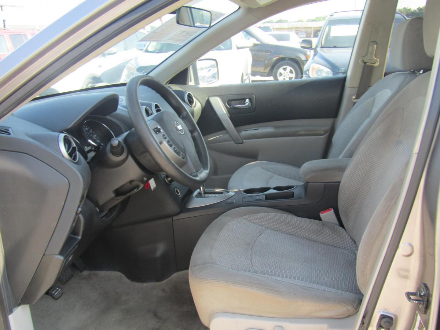 2013 Gray Nissan Rogue S 2WD (JN8AS5MT6DW) with an 2.5L L4 DOHC 16V engine, Automatic transmission, located at 15016 S Hwy 231, Midland City, AL, 36350, (334) 983-3001, 31.306210, -85.495277 - Photo#8