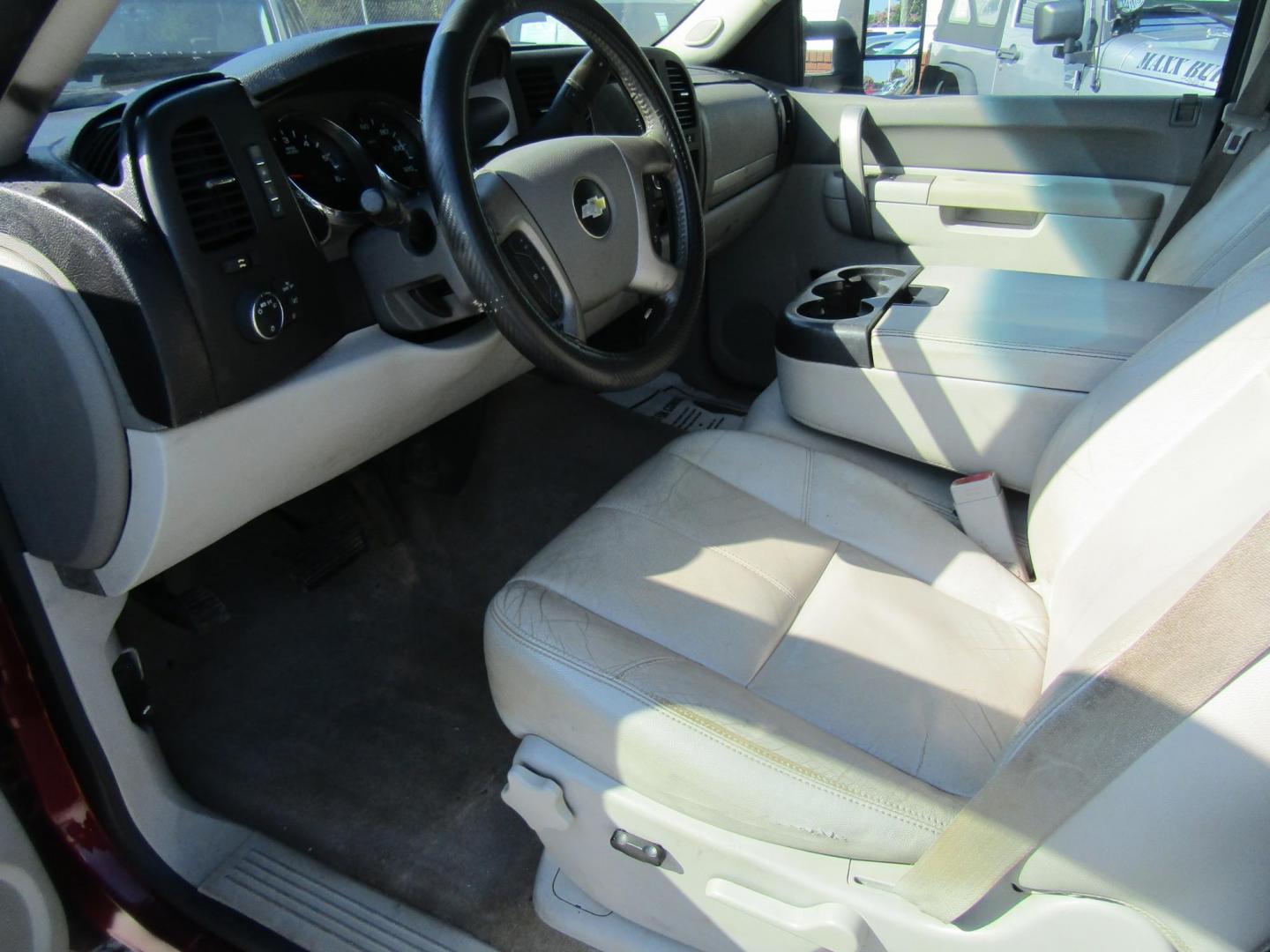 2013 Red /Gray Chevrolet Silverado 1500 LT Crew Cab 4WD (3GCPKSE78DG) with an 5.3L V8 OHV 16V FFV engine, Automatic transmission, located at 15016 S Hwy 231, Midland City, AL, 36350, (334) 983-3001, 31.306210, -85.495277 - Photo#3