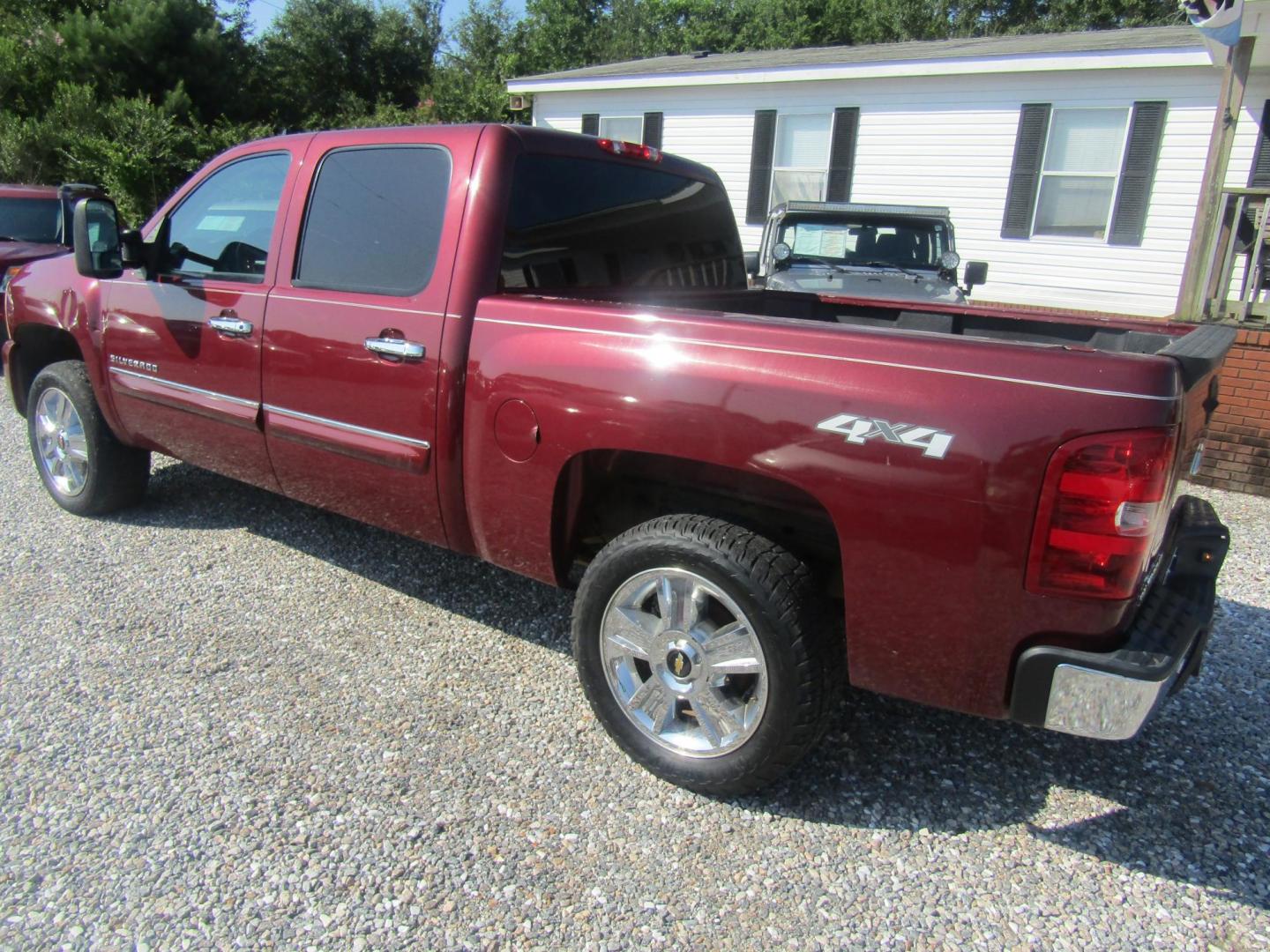 2013 Red /Gray Chevrolet Silverado 1500 LT Crew Cab 4WD (3GCPKSE78DG) with an 5.3L V8 OHV 16V FFV engine, Automatic transmission, located at 15016 S Hwy 231, Midland City, AL, 36350, (334) 983-3001, 31.306210, -85.495277 - Photo#5