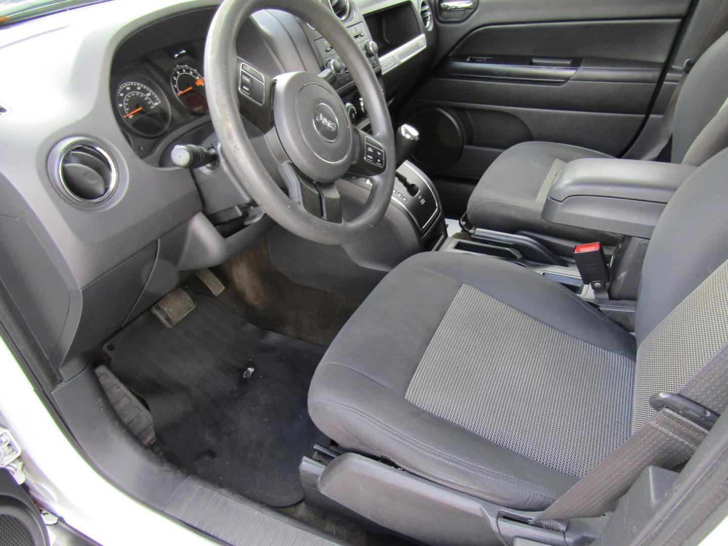 2016 White Jeep Compass Sport FWD (1C4NJCBA7GD) with an 2.0L L4 DOHC 16V engine, Automatic transmission, located at 15016 S Hwy 231, Midland City, AL, 36350, (334) 983-3001, 31.306210, -85.495277 - Photo#3