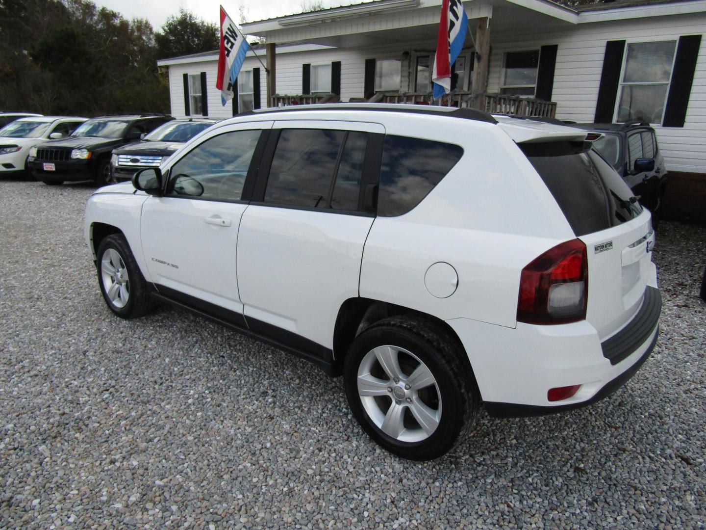 2016 White Jeep Compass Sport FWD (1C4NJCBA7GD) with an 2.0L L4 DOHC 16V engine, Automatic transmission, located at 15016 S Hwy 231, Midland City, AL, 36350, (334) 983-3001, 31.306210, -85.495277 - Photo#5