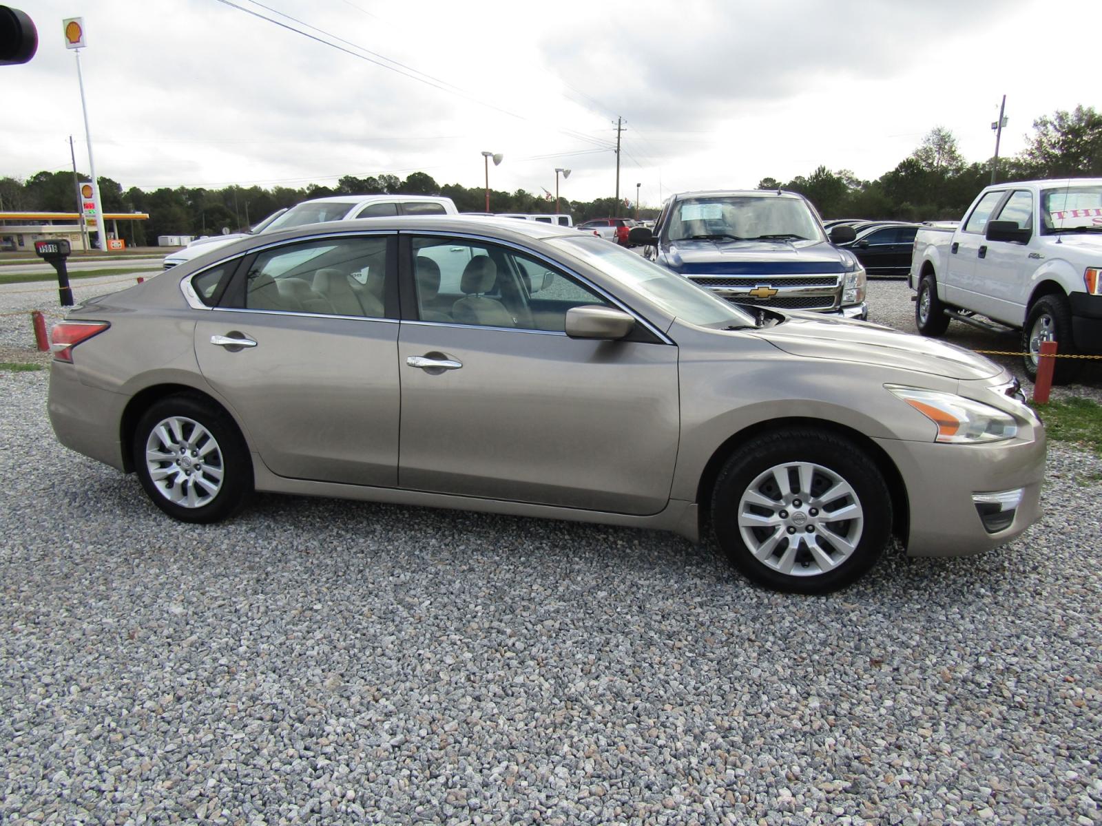 2014 Gold /Tan Nissan Altima 2.5 SL (1N4AL3AP0EC) with an 2.5L L4 DOHC 16V engine, Continuously Variable Transmission transmission, located at 15016 S Hwy 231, Midland City, AL, 36350, (334) 983-3001, 31.306210, -85.495277 - Photo #0