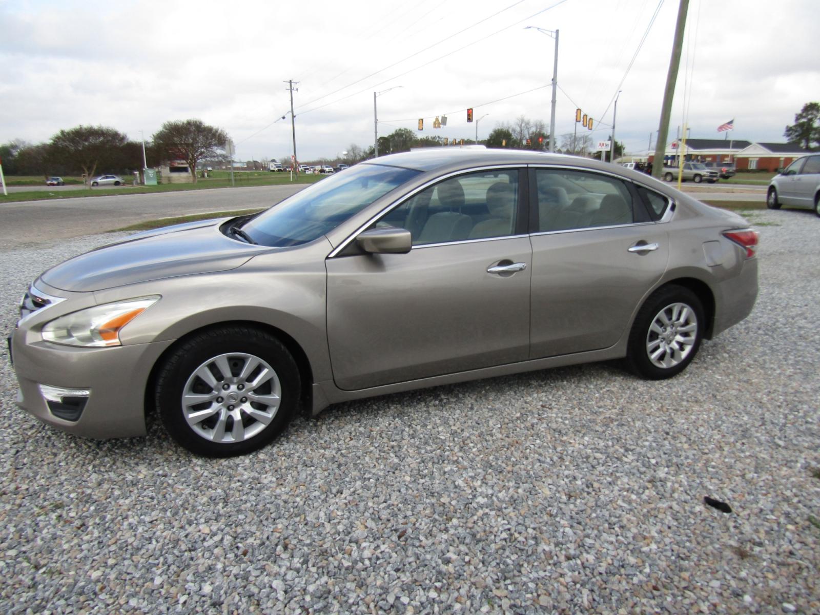 2014 Gold /Tan Nissan Altima 2.5 SL (1N4AL3AP0EC) with an 2.5L L4 DOHC 16V engine, Continuously Variable Transmission transmission, located at 15016 S Hwy 231, Midland City, AL, 36350, (334) 983-3001, 31.306210, -85.495277 - Photo #2