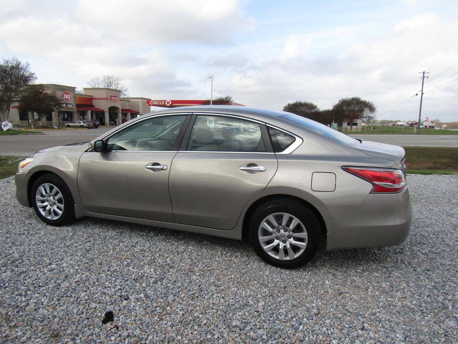 2014 Gold /Tan Nissan Altima 2.5 SL (1N4AL3AP0EC) with an 2.5L L4 DOHC 16V engine, Continuously Variable Transmission transmission, located at 15016 S Hwy 231, Midland City, AL, 36350, (334) 983-3001, 31.306210, -85.495277 - Photo #5