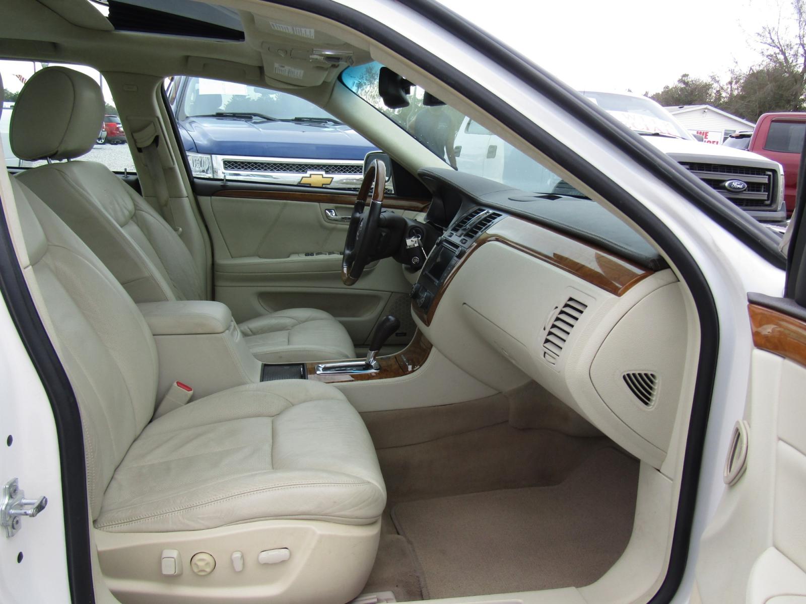 2011 White /Tan Cadillac DTS Platinum w/ Navi (1G6KP5ES3BU) with an 4.6L V8 DOHC 32V engine, Automatic transmission, located at 15016 S Hwy 231, Midland City, AL, 36350, (334) 983-3001, 31.306210, -85.495277 - Photo #9