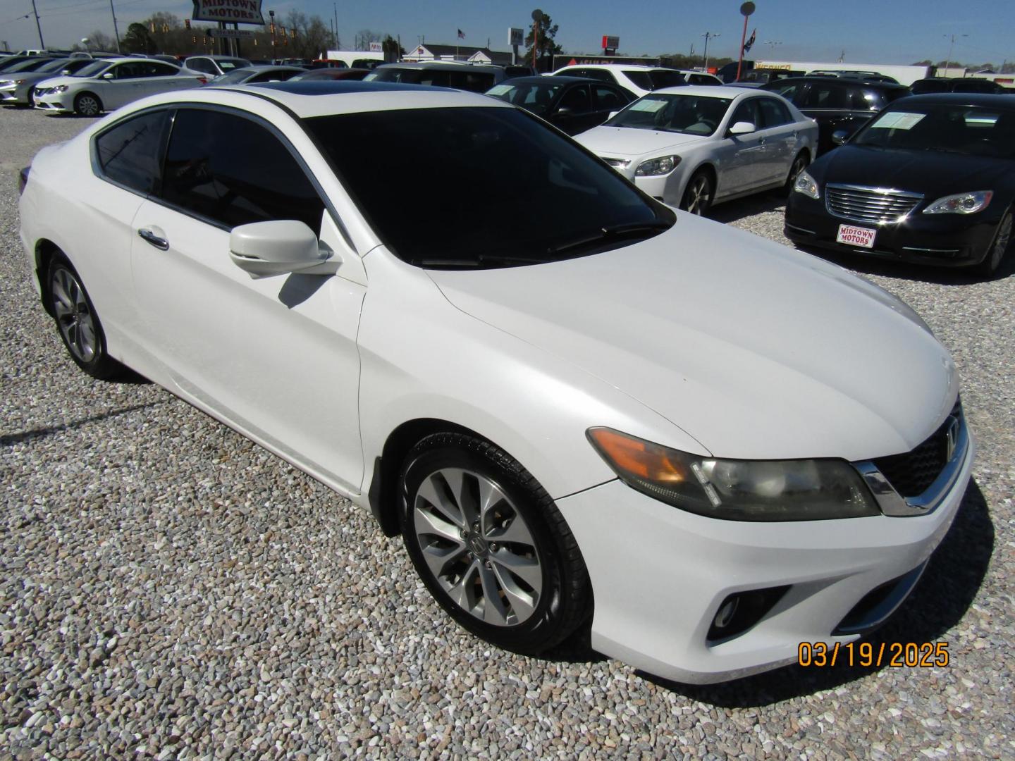 2013 White Honda Accord EX-L Coupe CVT (1HGCT1B89DA) with an 2.4L L4 DOHC 16V engine, Automatic transmission, located at 15016 S Hwy 231, Midland City, AL, 36350, (334) 983-3001, 31.306210, -85.495277 - Photo#0