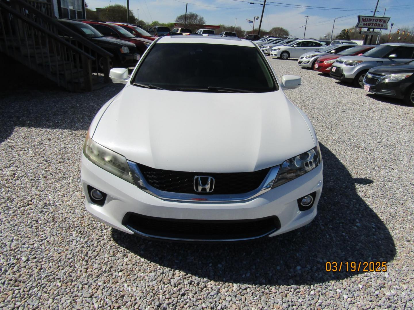 2013 White Honda Accord EX-L Coupe CVT (1HGCT1B89DA) with an 2.4L L4 DOHC 16V engine, Automatic transmission, located at 15016 S Hwy 231, Midland City, AL, 36350, (334) 983-3001, 31.306210, -85.495277 - Photo#1