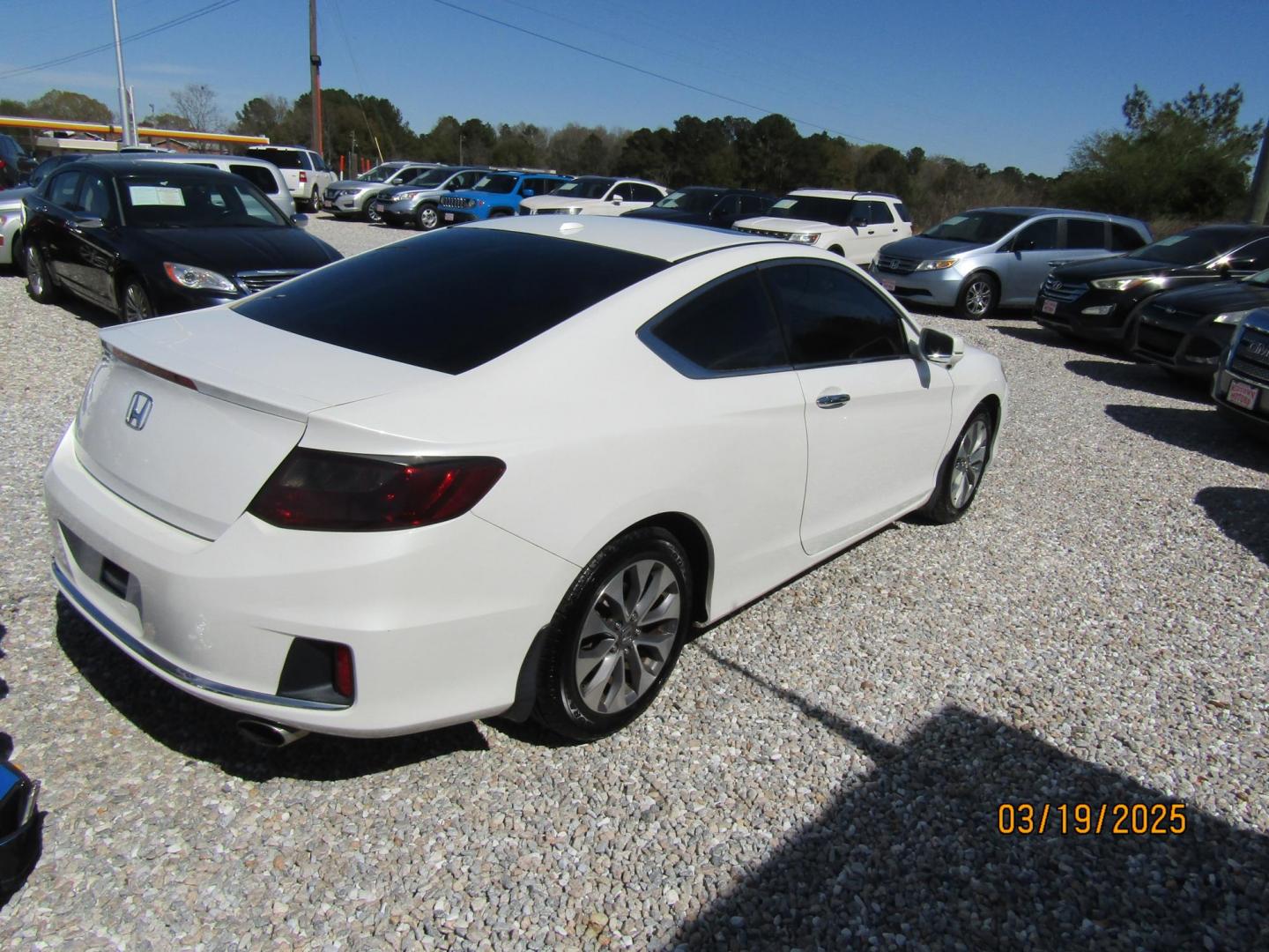 2013 White Honda Accord EX-L Coupe CVT (1HGCT1B89DA) with an 2.4L L4 DOHC 16V engine, Automatic transmission, located at 15016 S Hwy 231, Midland City, AL, 36350, (334) 983-3001, 31.306210, -85.495277 - Photo#5