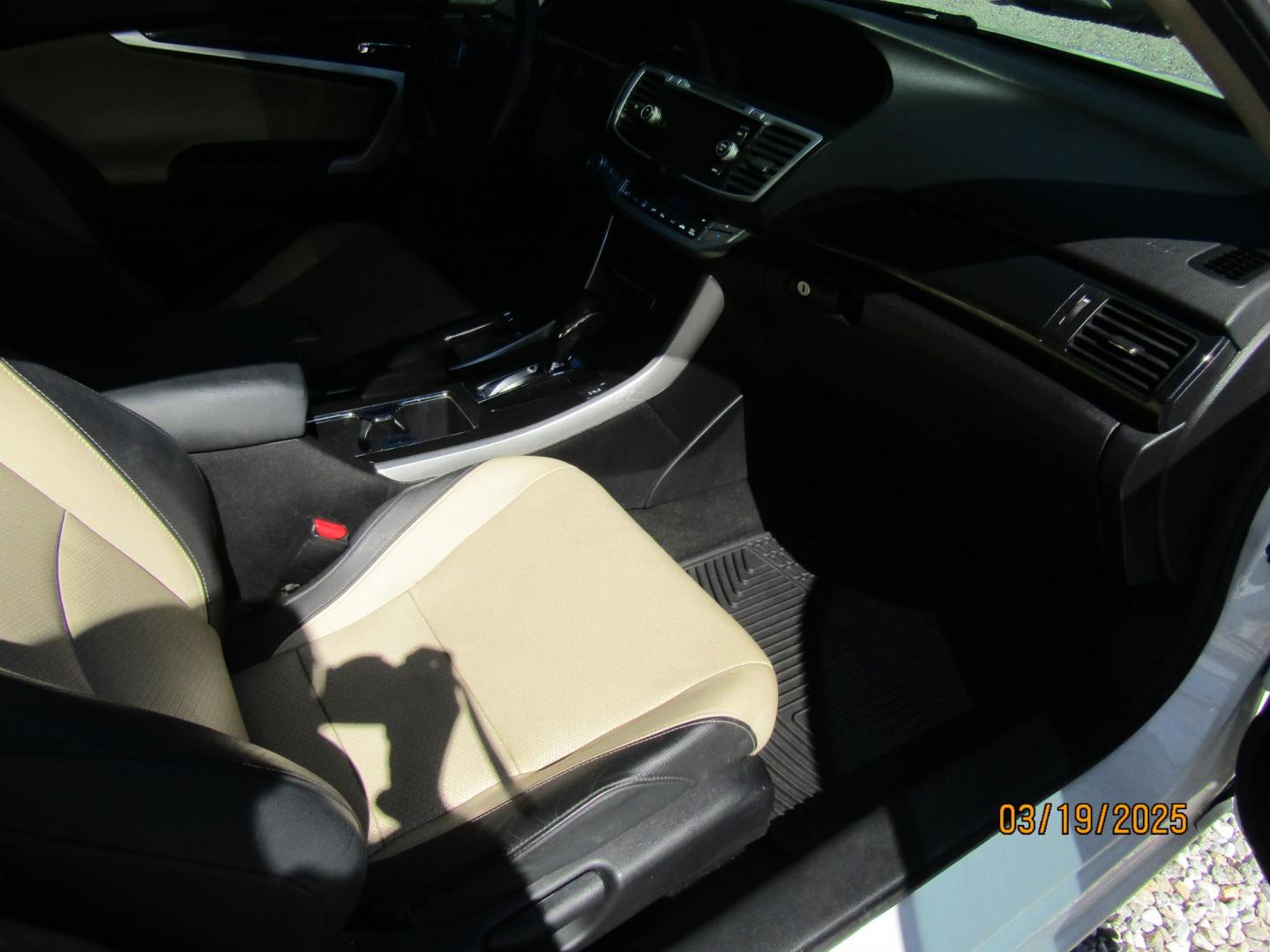 2013 White Honda Accord EX-L Coupe CVT (1HGCT1B89DA) with an 2.4L L4 DOHC 16V engine, Automatic transmission, located at 15016 S Hwy 231, Midland City, AL, 36350, (334) 983-3001, 31.306210, -85.495277 - Photo#6