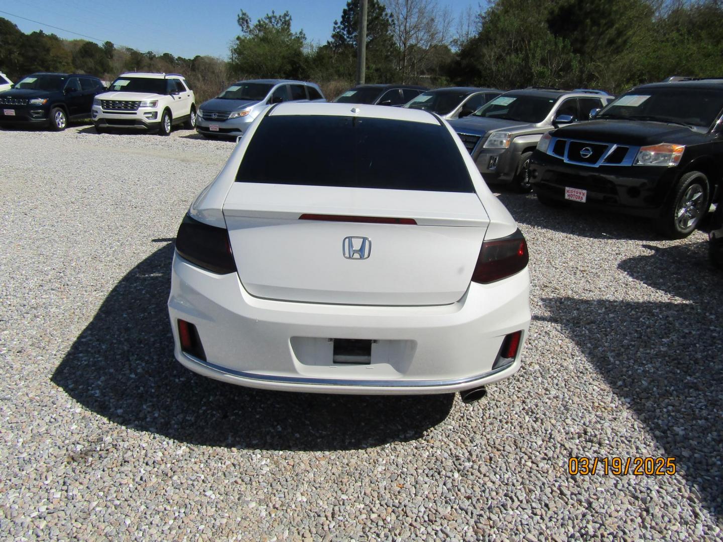 2013 White Honda Accord EX-L Coupe CVT (1HGCT1B89DA) with an 2.4L L4 DOHC 16V engine, Automatic transmission, located at 15016 S Hwy 231, Midland City, AL, 36350, (334) 983-3001, 31.306210, -85.495277 - Photo#7