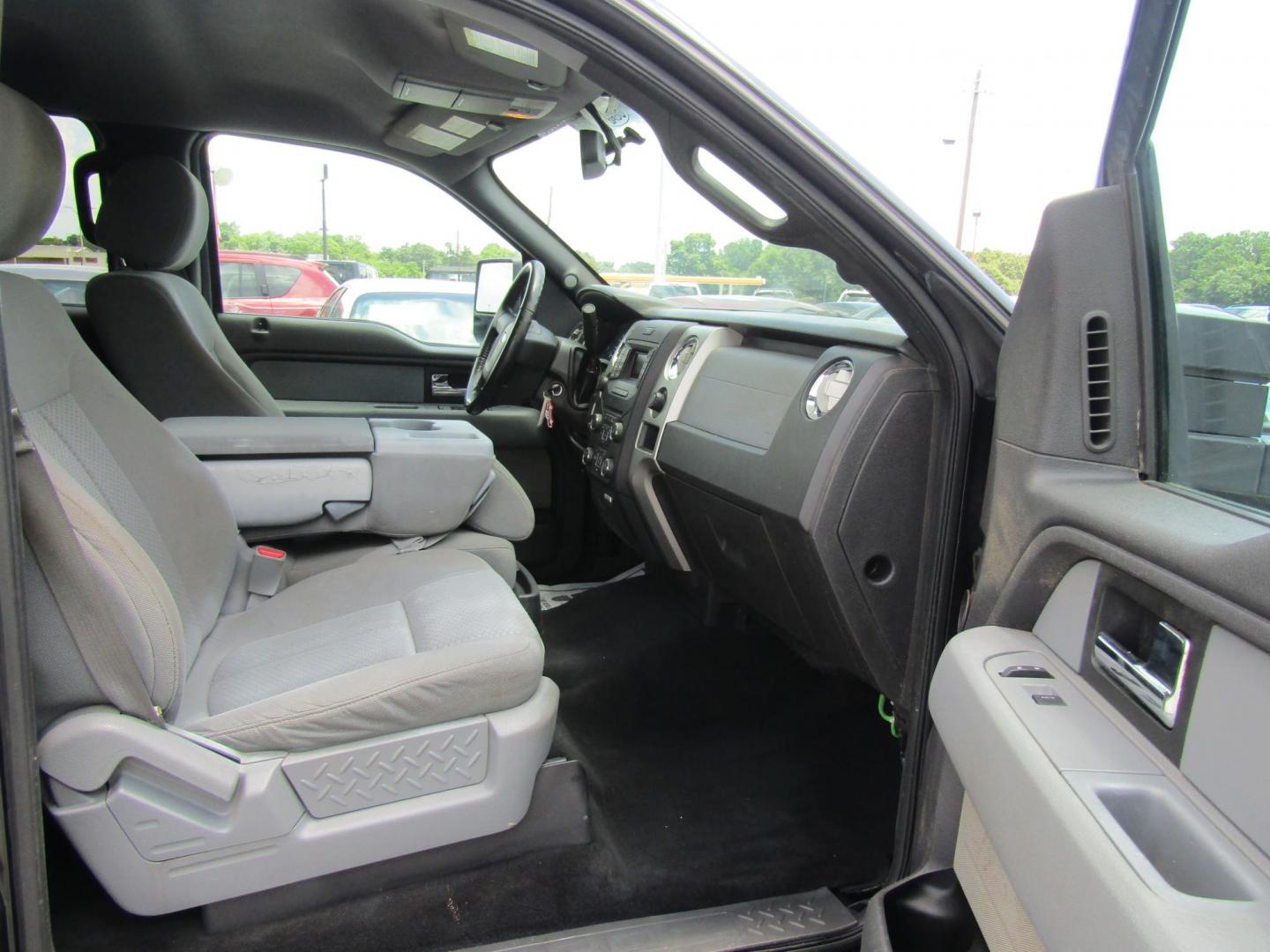 2013 Black Ford F-150 XLT SuperCrew 6.5-ft. Bed 4WD (1FTFW1ET9DF) with an 3.5L V6 TURBO engine, Automatic transmission, located at 15016 S Hwy 231, Midland City, AL, 36350, (334) 983-3001, 31.306210, -85.495277 - Photo#8