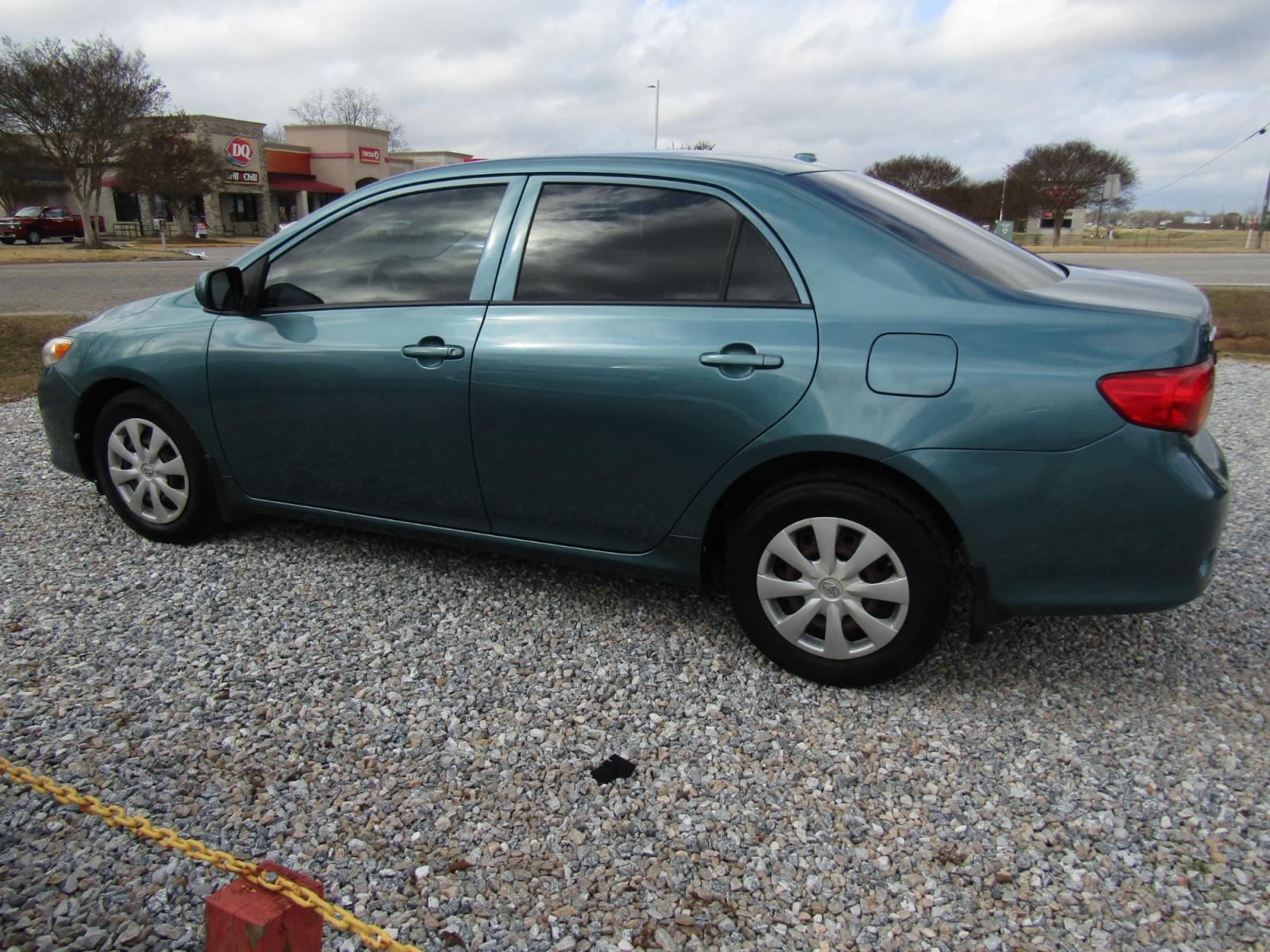 2009 Green Toyota Corolla XRS 5-Speed AT (JTDBL40E799) with an 1.8L L4 DOHC 16V engine, Automatic transmission, located at 15016 S Hwy 231, Midland City, AL, 36350, (334) 983-3001, 31.306210, -85.495277 - Photo #5