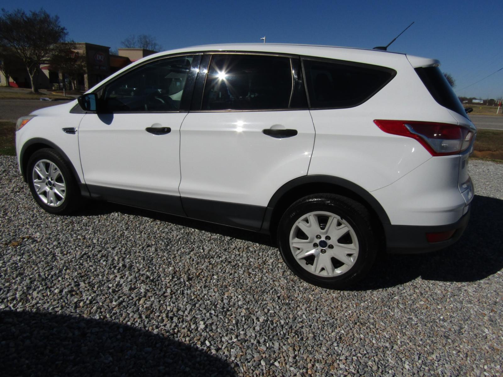2015 White Ford Escape S FWD (1FMCU0F74FU) with an 2.5L L4 DOHC 16V engine, Automatic transmission, located at 15016 S Hwy 231, Midland City, AL, 36350, (334) 983-3001, 31.306210, -85.495277 - Photo #5