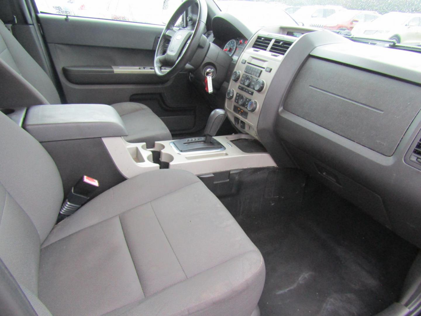 2012 Black /Gray Ford Escape XLT FWD (1FMCU0DG1CK) with an 3.0L V6 DOHC 24V engine, Automatic transmission, located at 15016 S Hwy 231, Midland City, AL, 36350, (334) 983-3001, 31.306210, -85.495277 - Photo#8