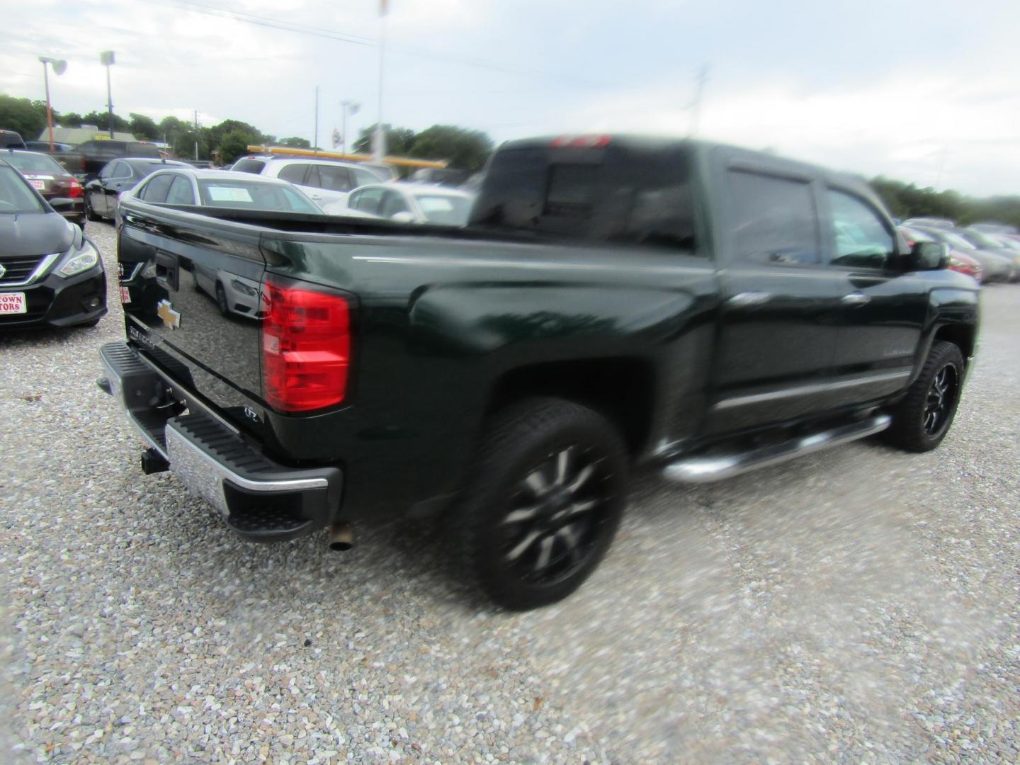 2014 Green /Tan Chevrolet Silverado 1500 1LZ Crew Cab 2WD (3GCPCSEC2EG) with an 5.3L V8 OHV 16V engine, Automatic transmission, located at 15016 S Hwy 231, Midland City, AL, 36350, (334) 983-3001, 31.306210, -85.495277 - Photo#7