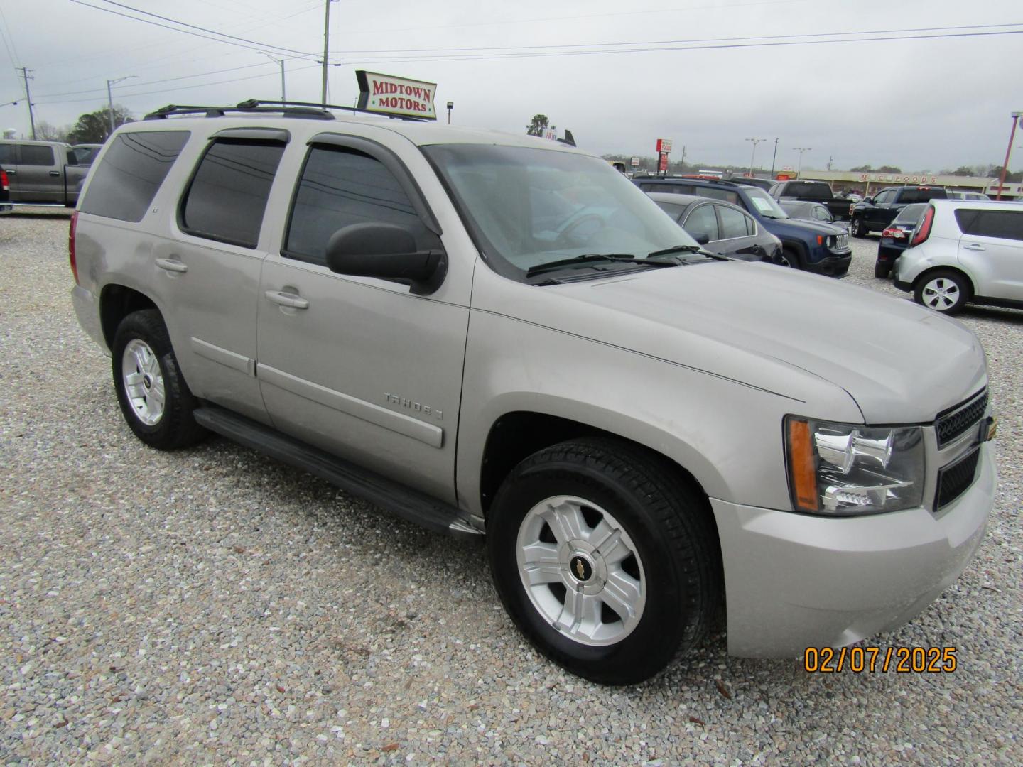 2009 Silver /Gray Chevrolet Tahoe LT1 2WD (1GNEC23399R) with an 5.3L V8 OHV 16V FFV engine, Automatic transmission, located at 15016 S Hwy 231, Midland City, AL, 36350, (334) 983-3001, 31.306210, -85.495277 - Photo#0