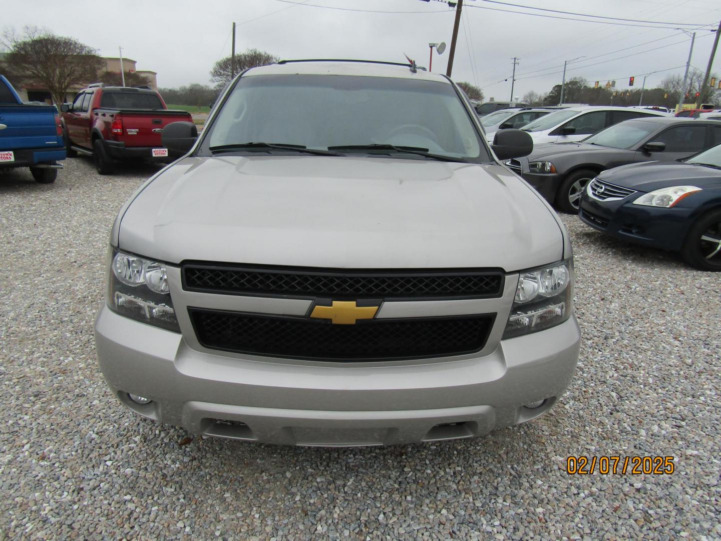 2009 Silver /Gray Chevrolet Tahoe LT1 2WD (1GNEC23399R) with an 5.3L V8 OHV 16V FFV engine, Automatic transmission, located at 15016 S Hwy 231, Midland City, AL, 36350, (334) 983-3001, 31.306210, -85.495277 - Photo#1