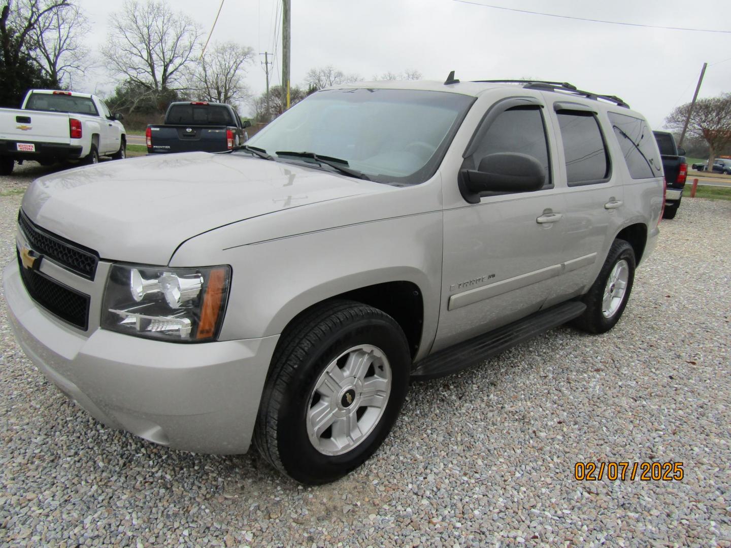 2009 Silver /Gray Chevrolet Tahoe LT1 2WD (1GNEC23399R) with an 5.3L V8 OHV 16V FFV engine, Automatic transmission, located at 15016 S Hwy 231, Midland City, AL, 36350, (334) 983-3001, 31.306210, -85.495277 - Photo#2