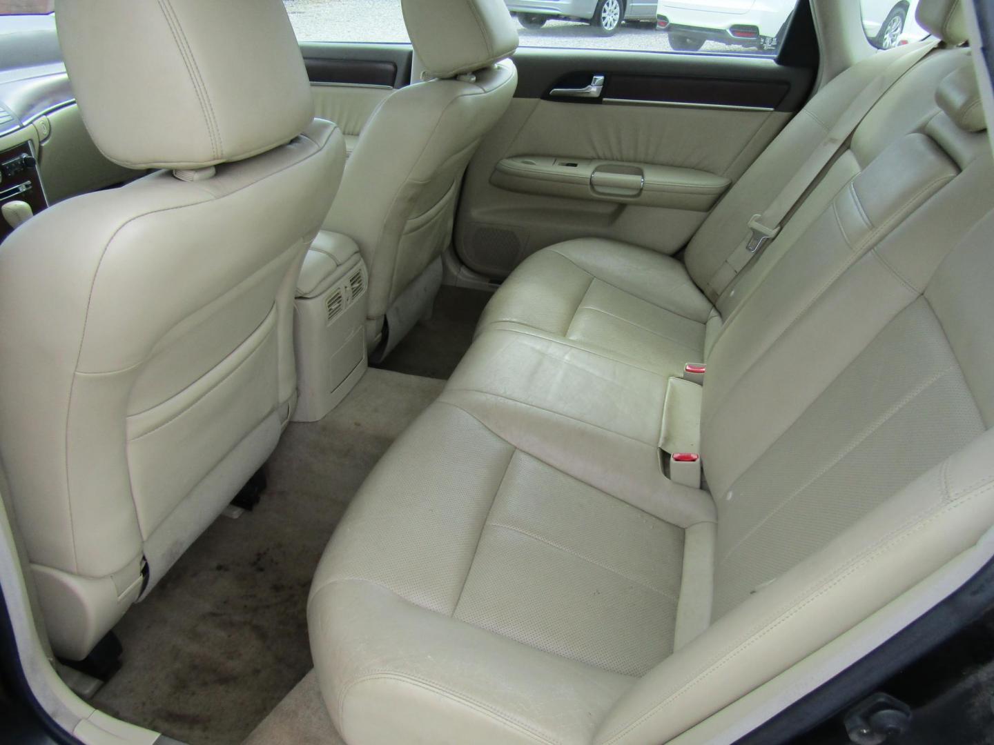 2010 Black Infiniti M 35 (JN1CY0AP0AM) with an 3.5L V6 DOHC 24V engine, Automatic transmission, located at 15016 S Hwy 231, Midland City, AL, 36350, (334) 983-3001, 31.306210, -85.495277 - Photo#4