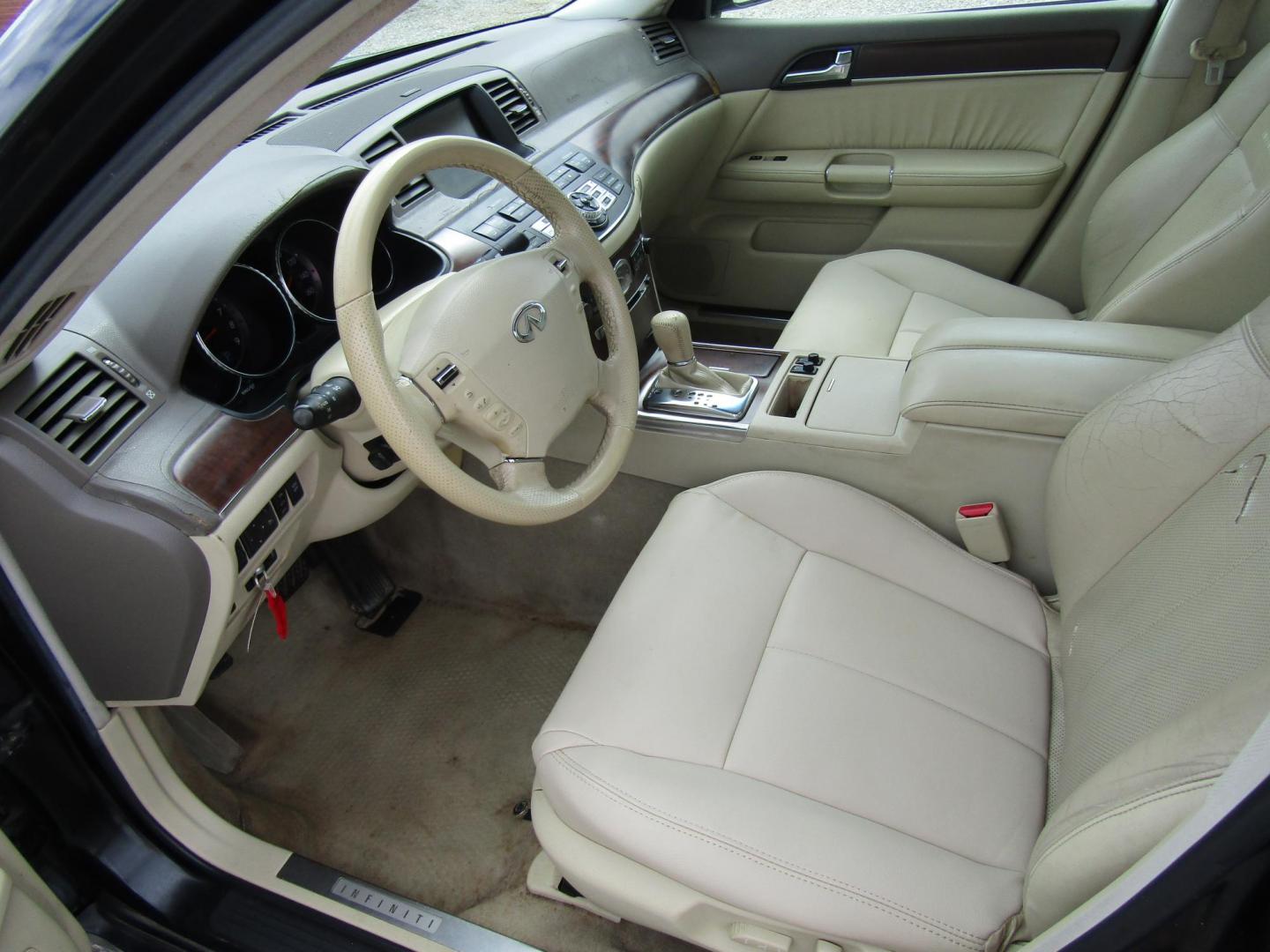 2010 Black Infiniti M 35 (JN1CY0AP0AM) with an 3.5L V6 DOHC 24V engine, Automatic transmission, located at 15016 S Hwy 231, Midland City, AL, 36350, (334) 983-3001, 31.306210, -85.495277 - Photo#3