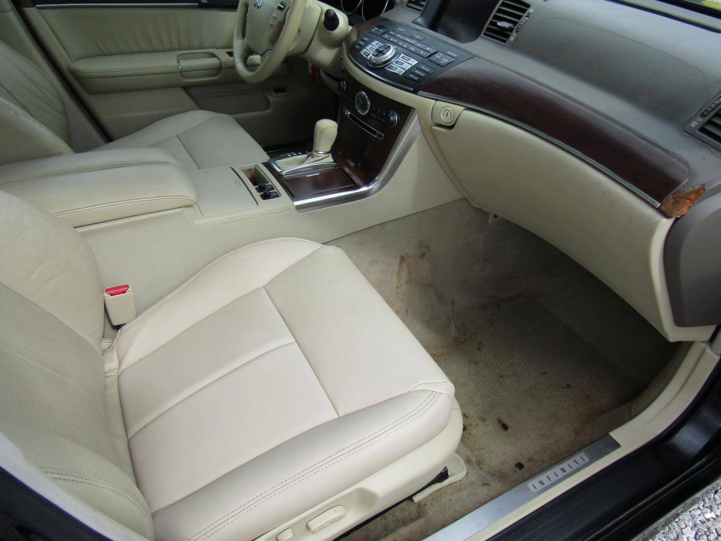 2010 Black Infiniti M 35 (JN1CY0AP0AM) with an 3.5L V6 DOHC 24V engine, Automatic transmission, located at 15016 S Hwy 231, Midland City, AL, 36350, (334) 983-3001, 31.306210, -85.495277 - Photo#8