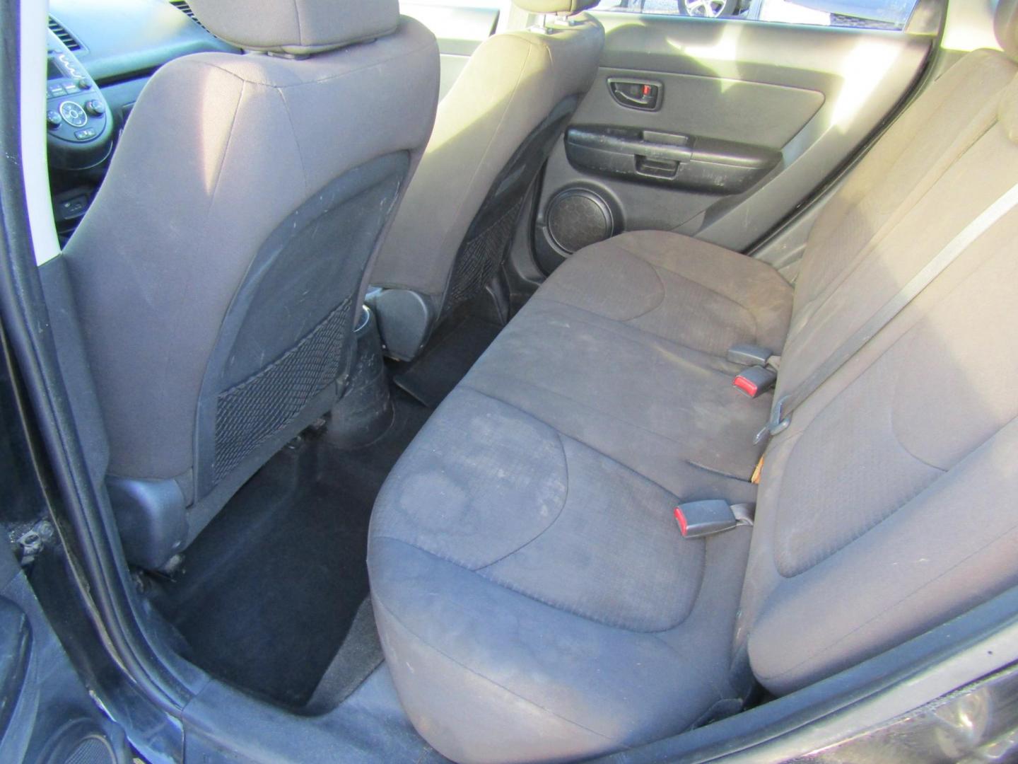 2012 Black /Gray Kia Soul Base (KNDJT2A51C7) with an 1.6L L4 DOHC 16V engine, Automatic transmission, located at 15016 S Hwy 231, Midland City, AL, 36350, (334) 983-3001, 31.306210, -85.495277 - Photo#4