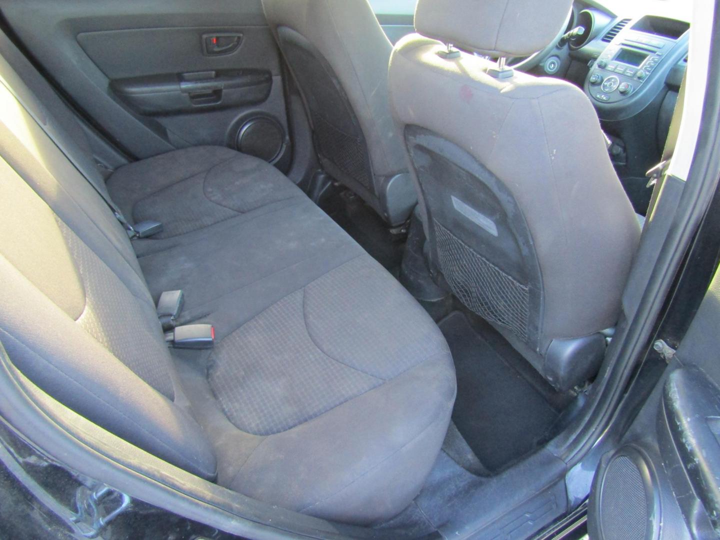 2012 Black /Gray Kia Soul Base (KNDJT2A51C7) with an 1.6L L4 DOHC 16V engine, Automatic transmission, located at 15016 S Hwy 231, Midland City, AL, 36350, (334) 983-3001, 31.306210, -85.495277 - Photo#8