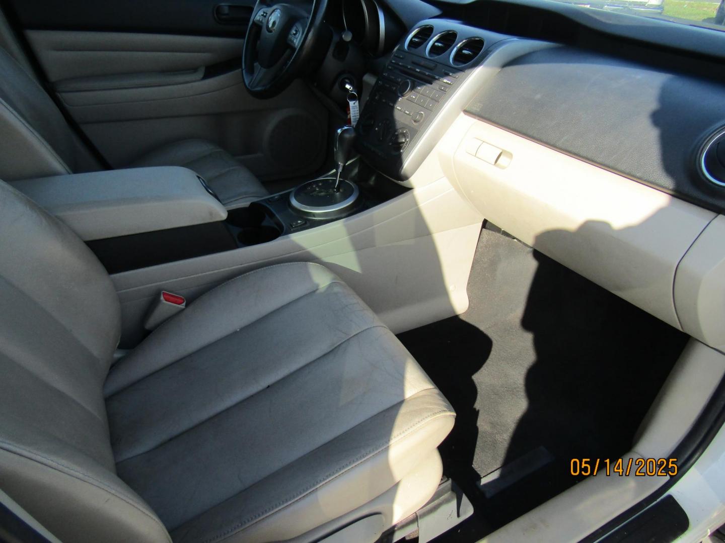 2010 White Mazda CX-7 s Grand Touring (JM3ER2W32A0) with an 2.3L L4 DOHC 16V TURBO engine, Automatic transmission, located at 15016 S Hwy 231, Midland City, AL, 36350, (334) 983-3001, 31.306210, -85.495277 - Photo#9