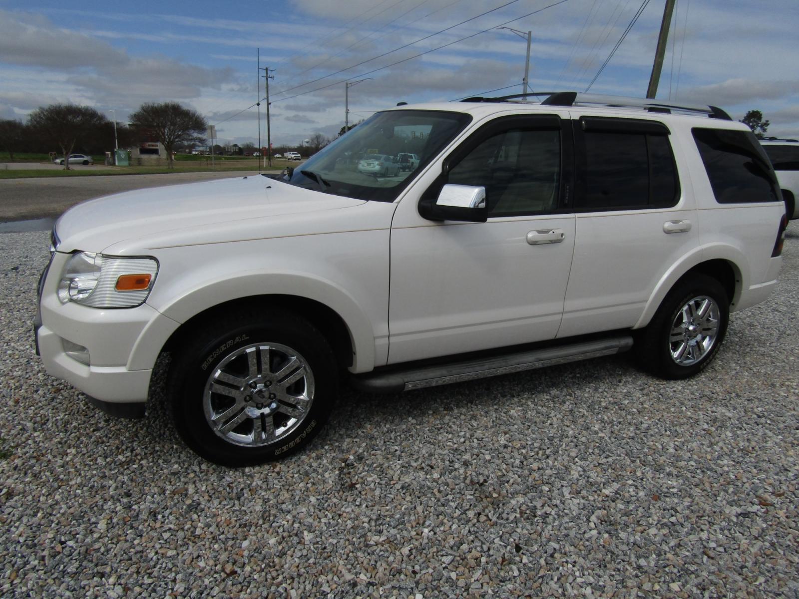 2010 White Ford Explorer Limited 4.0L 2WD (1FMEU6FE7AU) with an 4.0L V6 SOHC 16V engine, Automatic transmission, located at 15016 S Hwy 231, Midland City, AL, 36350, (334) 983-3001, 31.306210, -85.495277 - Photo #2