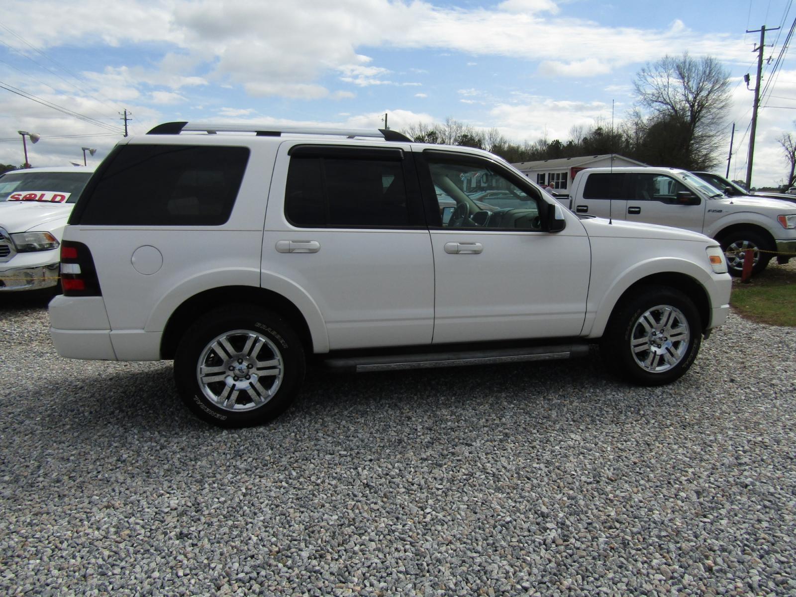 2010 White Ford Explorer Limited 4.0L 2WD (1FMEU6FE7AU) with an 4.0L V6 SOHC 16V engine, Automatic transmission, located at 15016 S Hwy 231, Midland City, AL, 36350, (334) 983-3001, 31.306210, -85.495277 - Photo #8