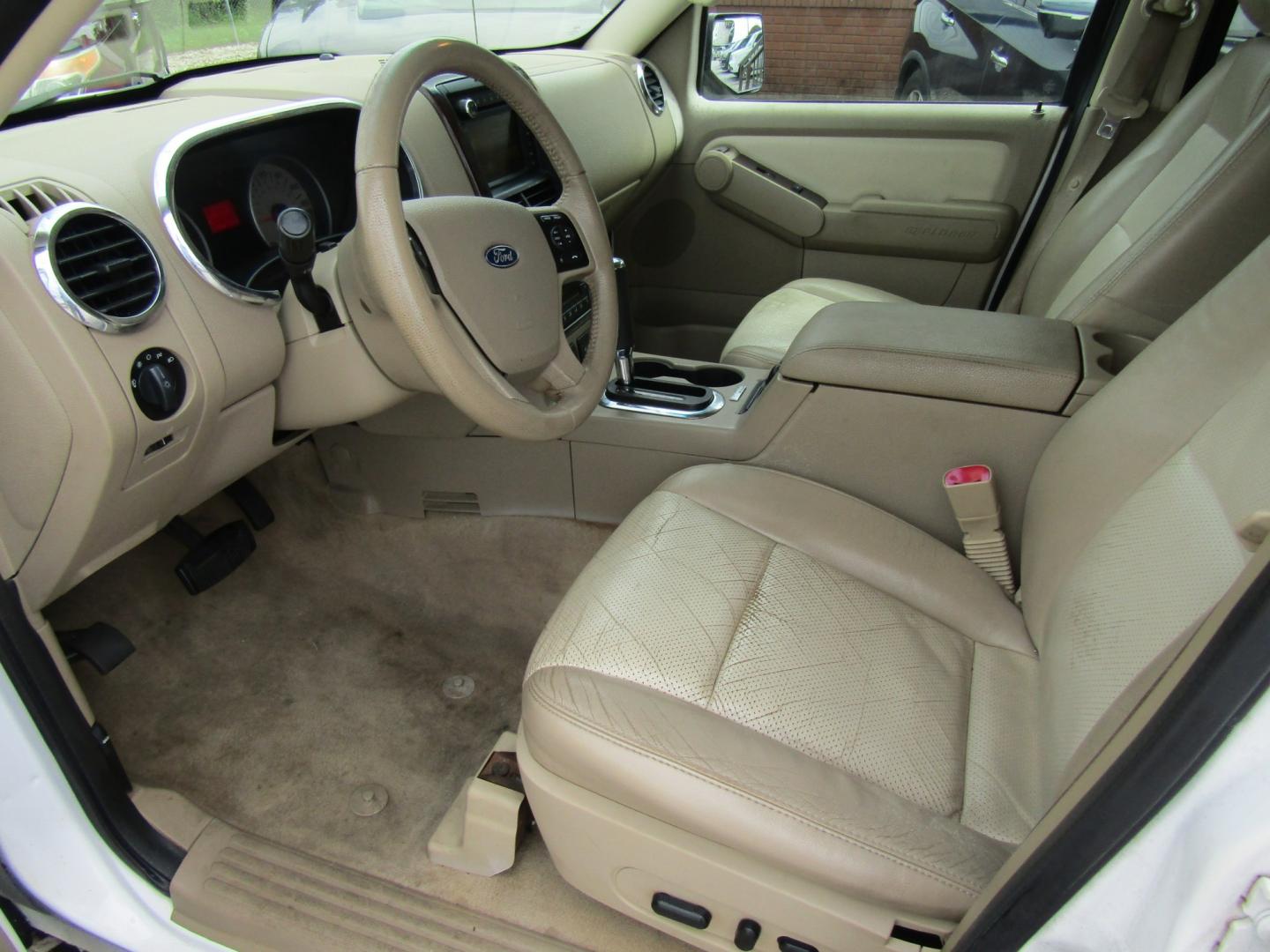2010 White Ford Explorer Limited 4.0L 2WD (1FMEU6FE7AU) with an 4.0L V6 SOHC 16V engine, Automatic transmission, located at 15016 S Hwy 231, Midland City, AL, 36350, (334) 983-3001, 31.306210, -85.495277- Photo#3