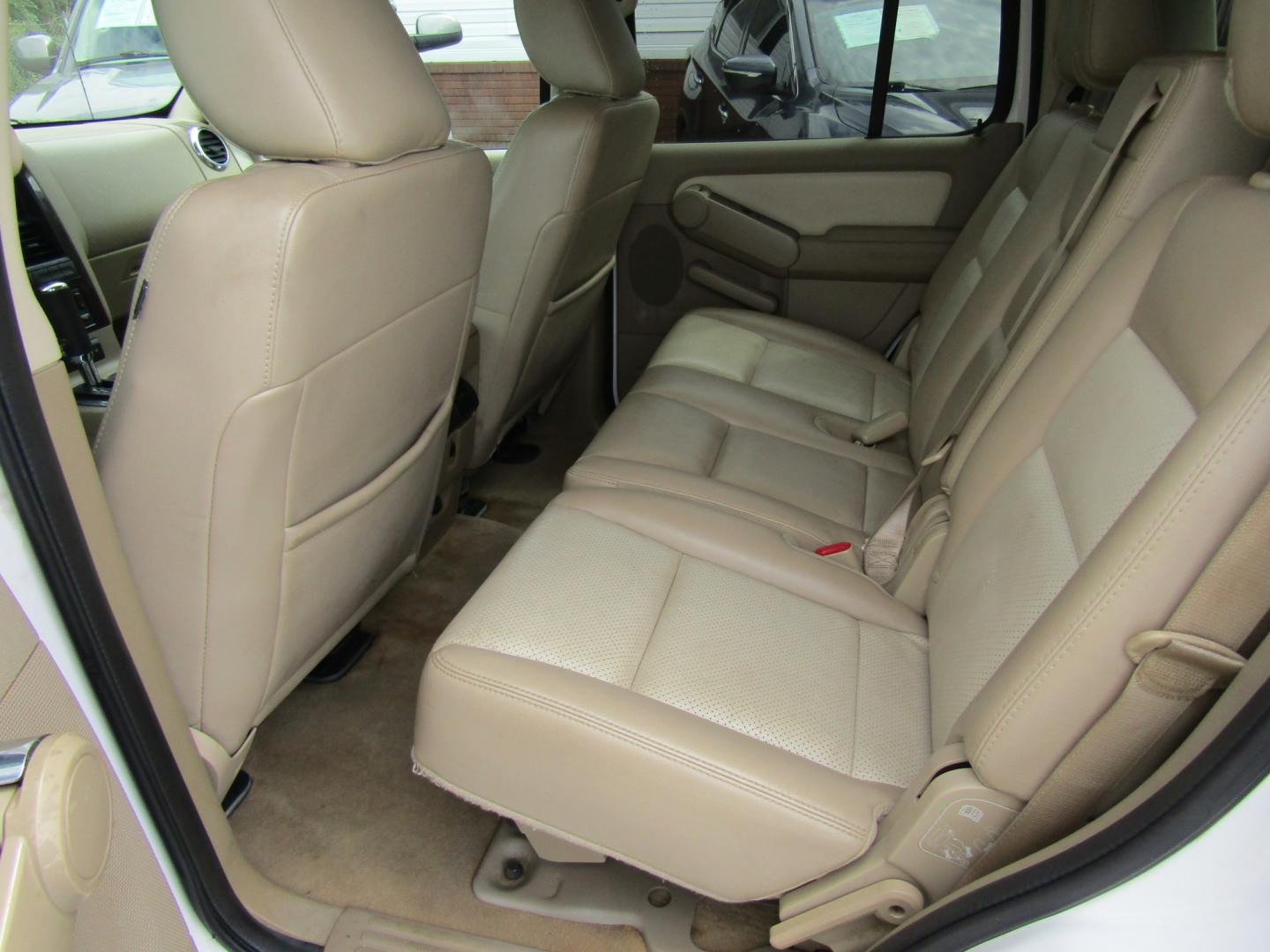 2010 White Ford Explorer Limited 4.0L 2WD (1FMEU6FE7AU) with an 4.0L V6 SOHC 16V engine, Automatic transmission, located at 15016 S Hwy 231, Midland City, AL, 36350, (334) 983-3001, 31.306210, -85.495277- Photo#4
