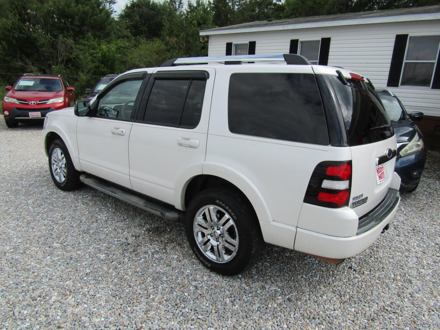 2010 White Ford Explorer Limited 4.0L 2WD (1FMEU6FE7AU) with an 4.0L V6 SOHC 16V engine, Automatic transmission, located at 15016 S Hwy 231, Midland City, AL, 36350, (334) 983-3001, 31.306210, -85.495277- Photo#5