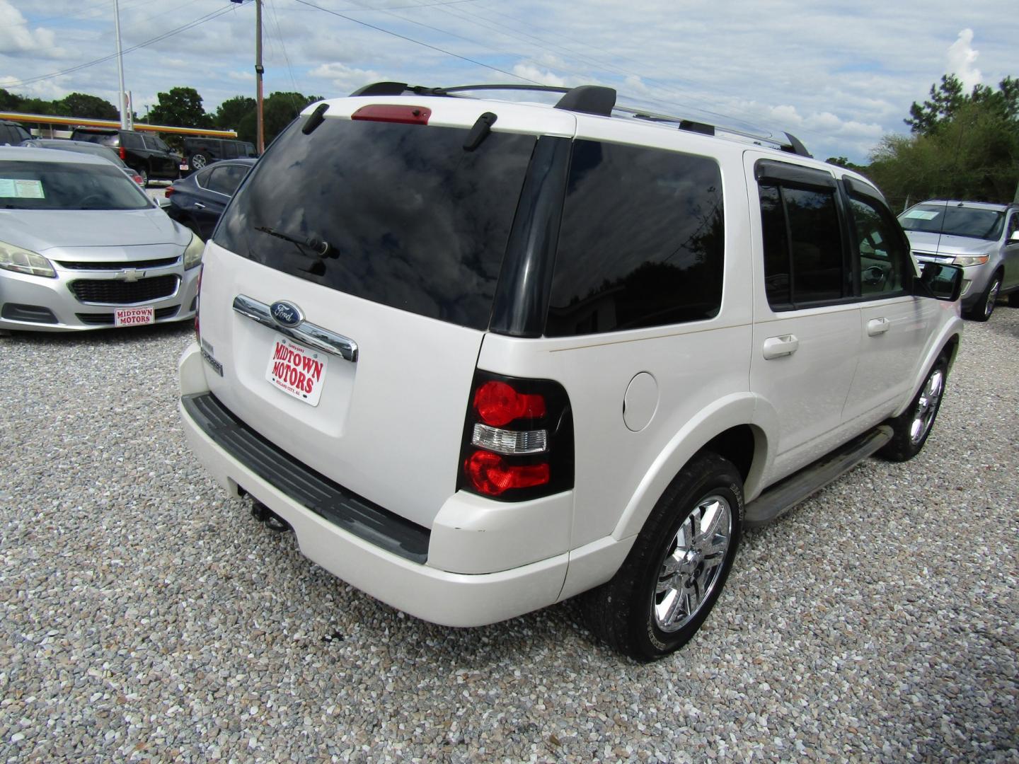 2010 White Ford Explorer Limited 4.0L 2WD (1FMEU6FE7AU) with an 4.0L V6 SOHC 16V engine, Automatic transmission, located at 15016 S Hwy 231, Midland City, AL, 36350, (334) 983-3001, 31.306210, -85.495277- Photo#7