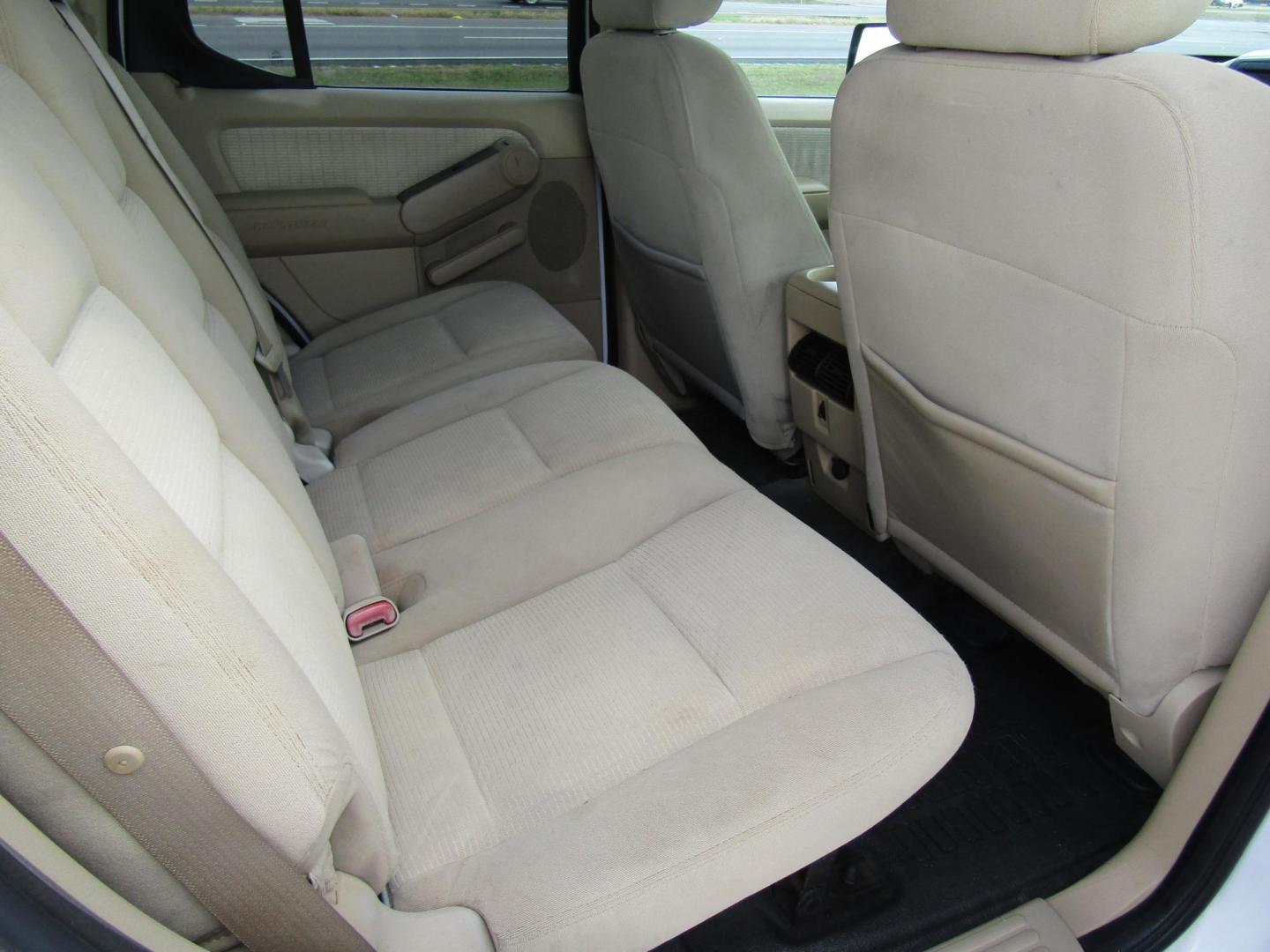 2007 White /Tan Ford Explorer Sport Trac XLT 4.0L 2WD (1FMEU31K17U) with an 4.0L V6 SOHC 12V FFV engine, Automatic transmission, located at 15016 S Hwy 231, Midland City, AL, 36350, (334) 983-3001, 31.306210, -85.495277 - Photo#6