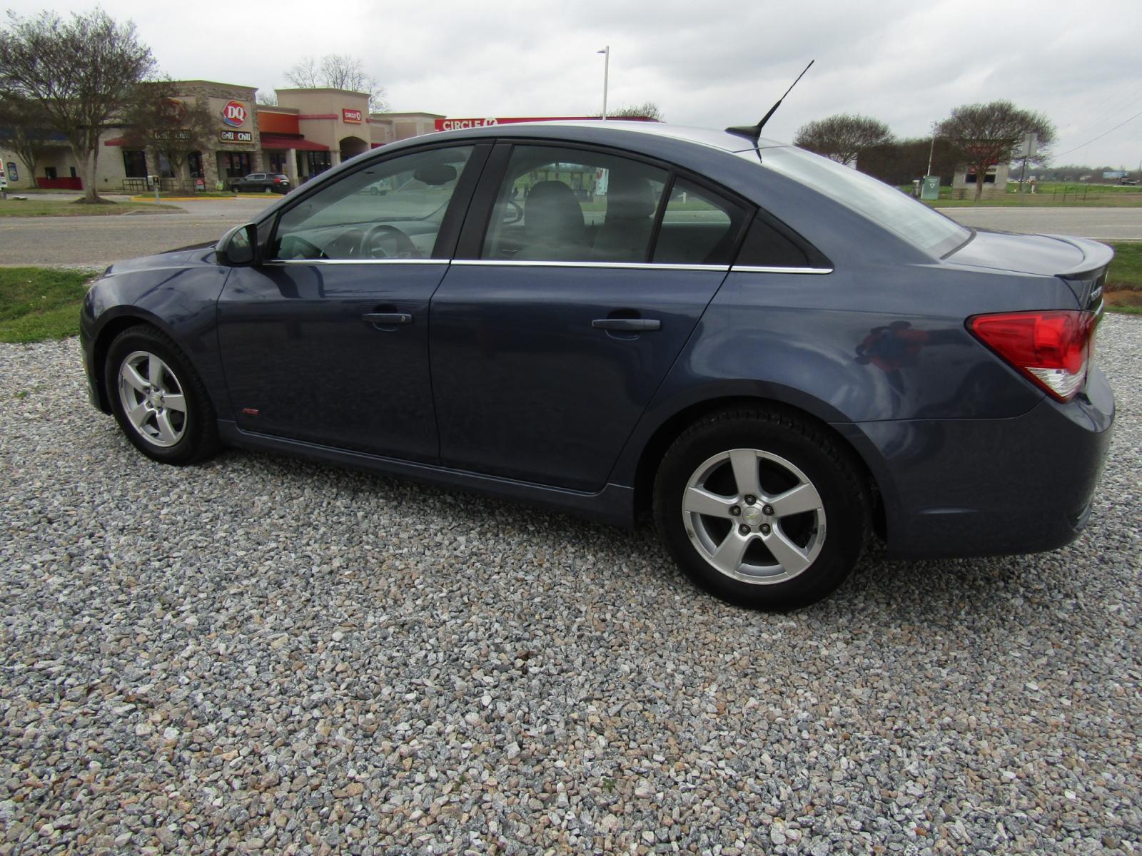 2013 Blue Chevrolet Cruze 1LT Auto (1G1PC5SB3D7) with an 1.4L L4 DOHC 16V TURBO engine, Automatic transmission, located at 15016 S Hwy 231, Midland City, AL, 36350, (334) 983-3001, 31.306210, -85.495277 - Photo #5