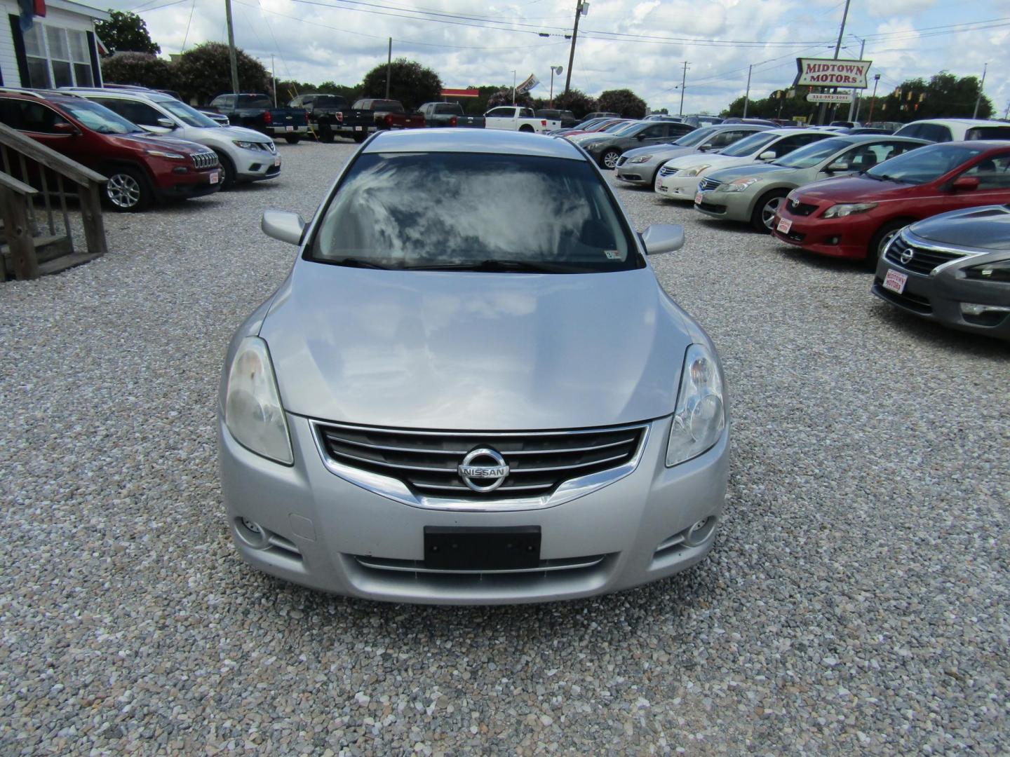 2012 Silver Nissan Altima 2.5 S (1N4AL2APXCC) with an 2.5L L4 DOHC 16V engine, Automatic transmission, located at 15016 S Hwy 231, Midland City, AL, 36350, (334) 983-3001, 31.306210, -85.495277 - Photo#1