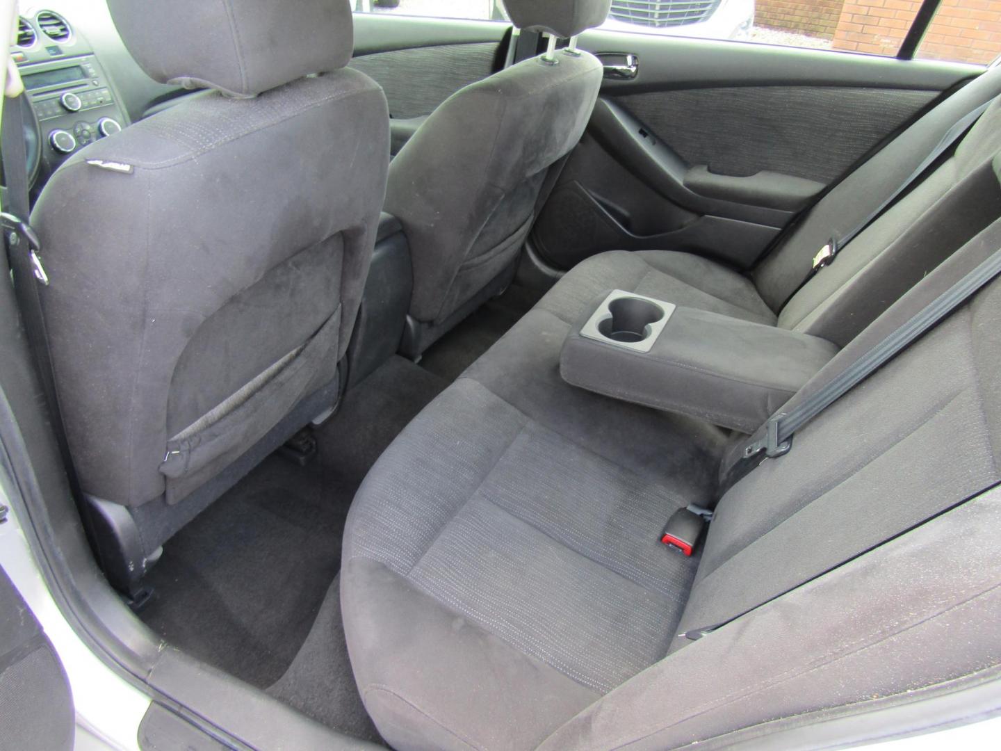 2012 Silver Nissan Altima 2.5 S (1N4AL2APXCC) with an 2.5L L4 DOHC 16V engine, Automatic transmission, located at 15016 S Hwy 231, Midland City, AL, 36350, (334) 983-3001, 31.306210, -85.495277 - Photo#4