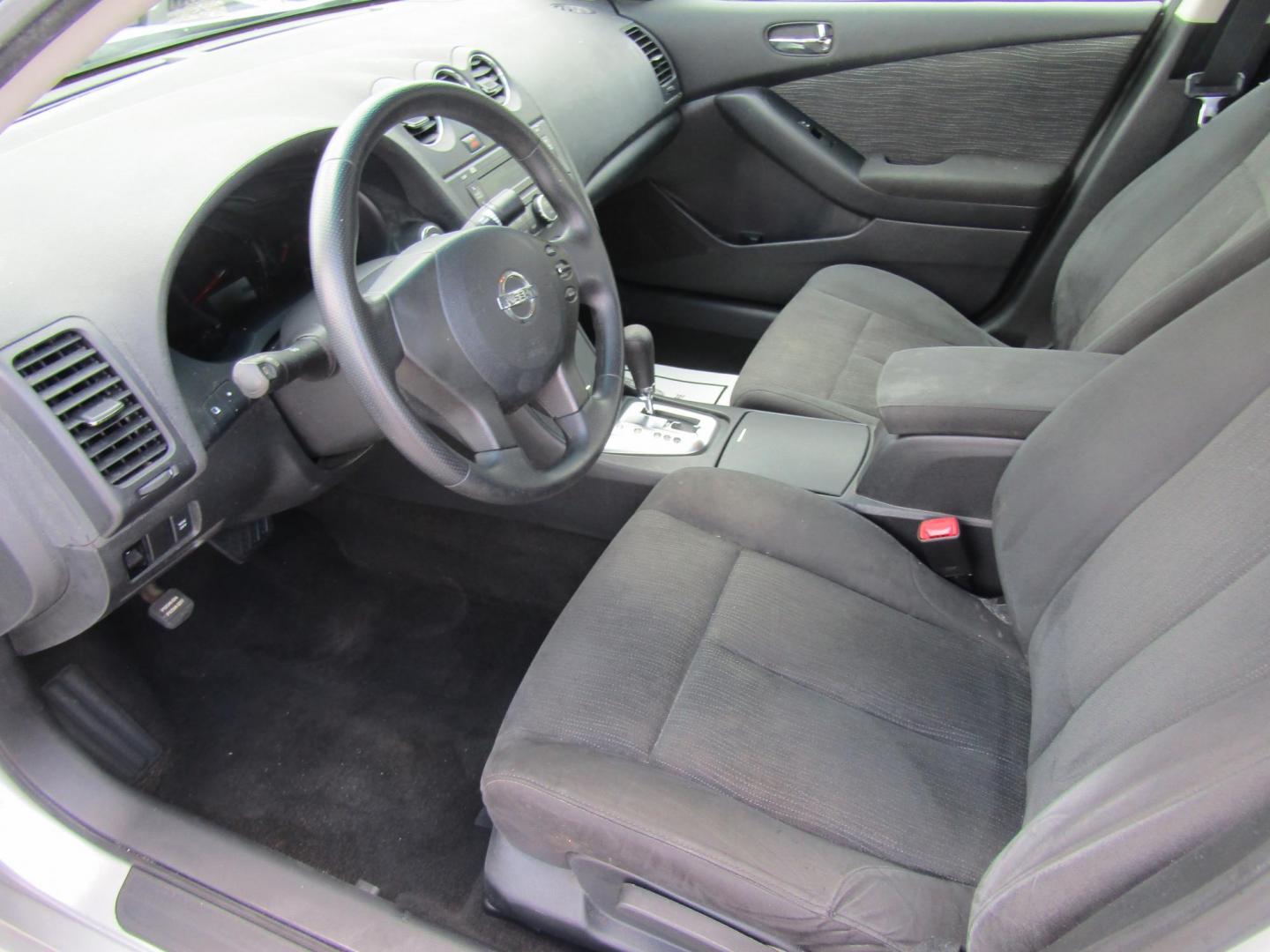 2012 Silver Nissan Altima 2.5 S (1N4AL2APXCC) with an 2.5L L4 DOHC 16V engine, Automatic transmission, located at 15016 S Hwy 231, Midland City, AL, 36350, (334) 983-3001, 31.306210, -85.495277 - Photo#3