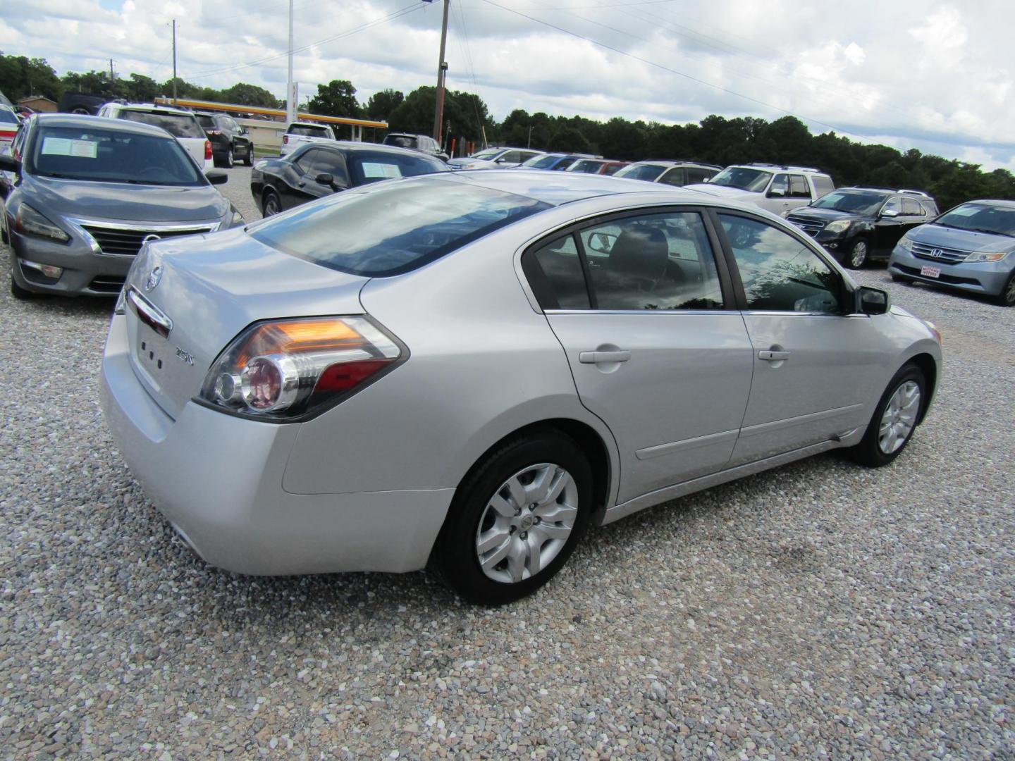 2012 Silver Nissan Altima 2.5 S (1N4AL2APXCC) with an 2.5L L4 DOHC 16V engine, Automatic transmission, located at 15016 S Hwy 231, Midland City, AL, 36350, (334) 983-3001, 31.306210, -85.495277 - Photo#7