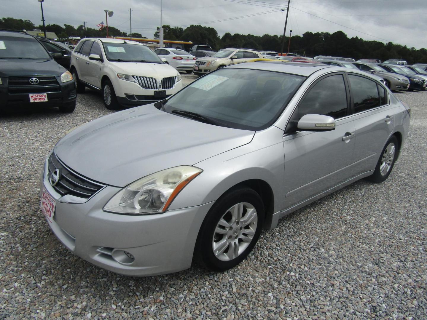 2010 Silver Nissan Altima 2.5 (1N4AL2AP5AC) with an 2.5L L4 DOHC 16V engine, Automatic transmission, located at 15016 S Hwy 231, Midland City, AL, 36350, (334) 983-3001, 31.306210, -85.495277 - Photo#2