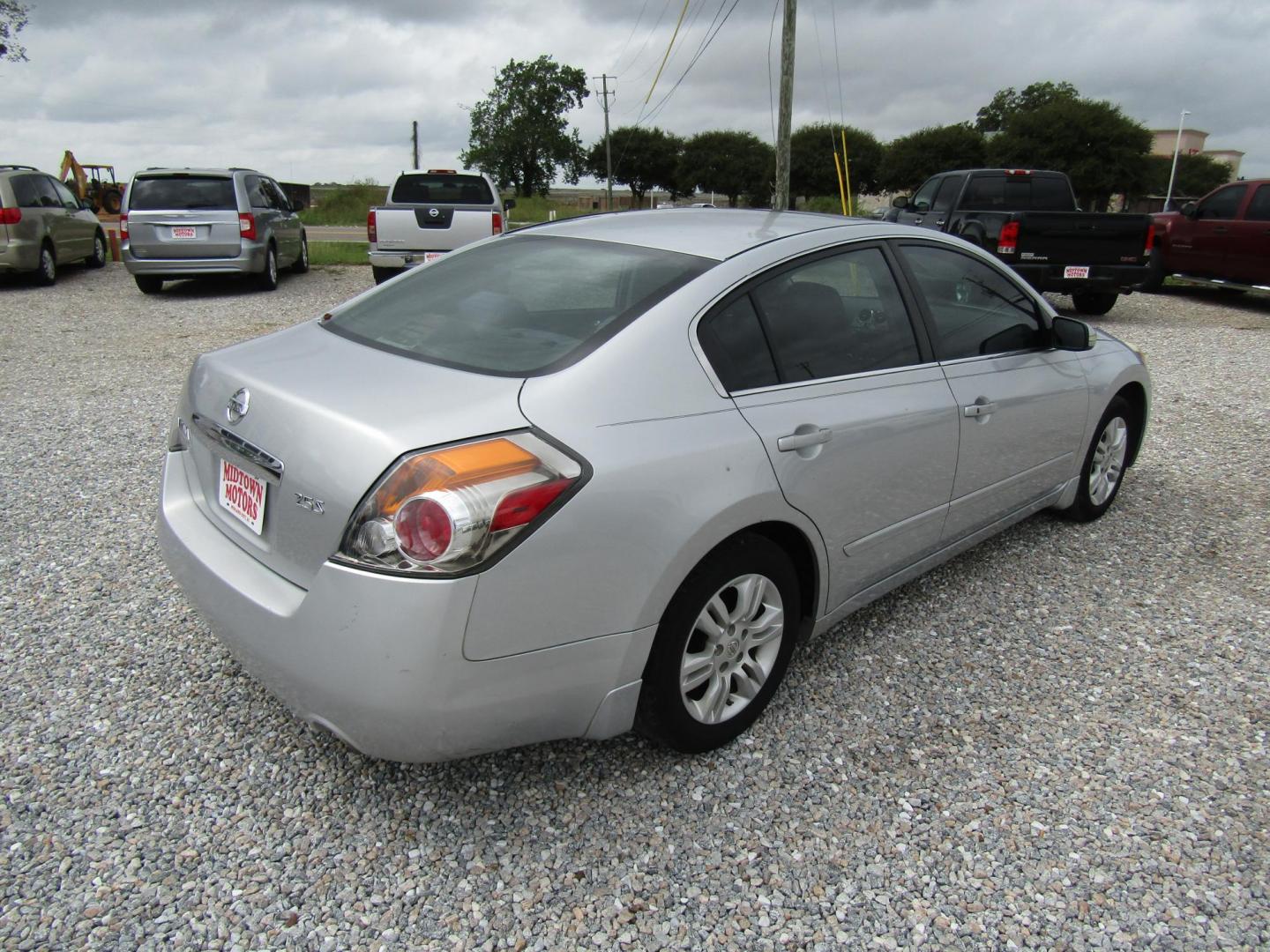 2010 Silver Nissan Altima 2.5 (1N4AL2AP5AC) with an 2.5L L4 DOHC 16V engine, Automatic transmission, located at 15016 S Hwy 231, Midland City, AL, 36350, (334) 983-3001, 31.306210, -85.495277 - Photo#6