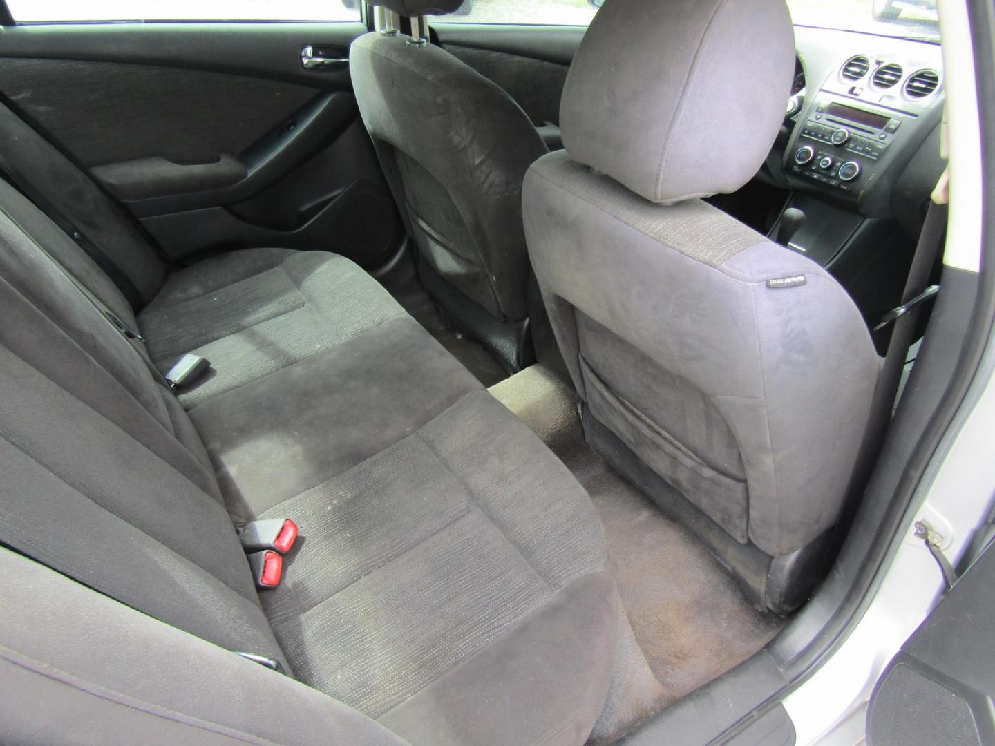2010 Silver Nissan Altima 2.5 (1N4AL2AP5AC) with an 2.5L L4 DOHC 16V engine, Automatic transmission, located at 15016 S Hwy 231, Midland City, AL, 36350, (334) 983-3001, 31.306210, -85.495277 - Photo#7