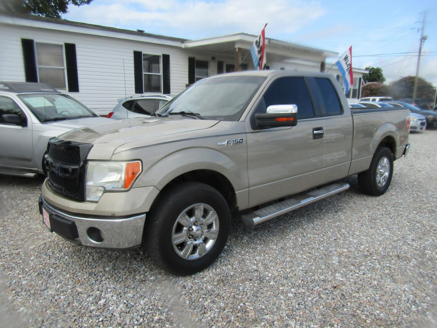 2010 Gold Ford F-150 Lariat SuperCab 6.5-ft. Bed 2WD (1FTEX1C87AF) with an 4.6L V8 SOHC 24V engine, Automatic transmission, located at 15016 S Hwy 231, Midland City, AL, 36350, (334) 983-3001, 31.306210, -85.495277- Photo#1
