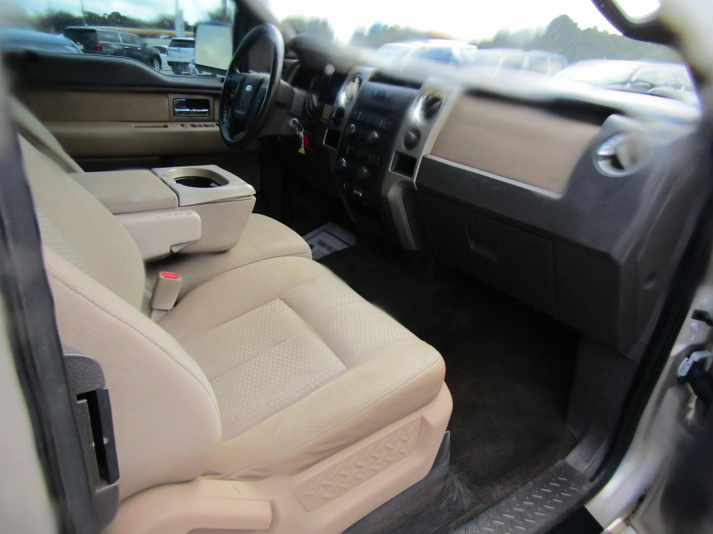 2010 Gold Ford F-150 Lariat SuperCab 6.5-ft. Bed 2WD (1FTEX1C87AF) with an 4.6L V8 SOHC 24V engine, Automatic transmission, located at 15016 S Hwy 231, Midland City, AL, 36350, (334) 983-3001, 31.306210, -85.495277- Photo#8
