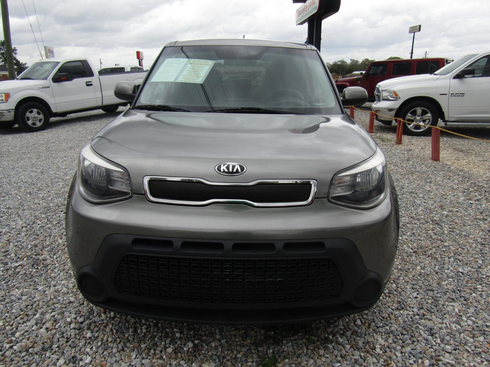 2015 Gray /Black Kia Soul Base (KNDJN2A24F7) with an 1.6L L4 DOHC 16V engine, Automatic transmission, located at 15016 S Hwy 231, Midland City, AL, 36350, (334) 983-3001, 31.306210, -85.495277 - Photo #1