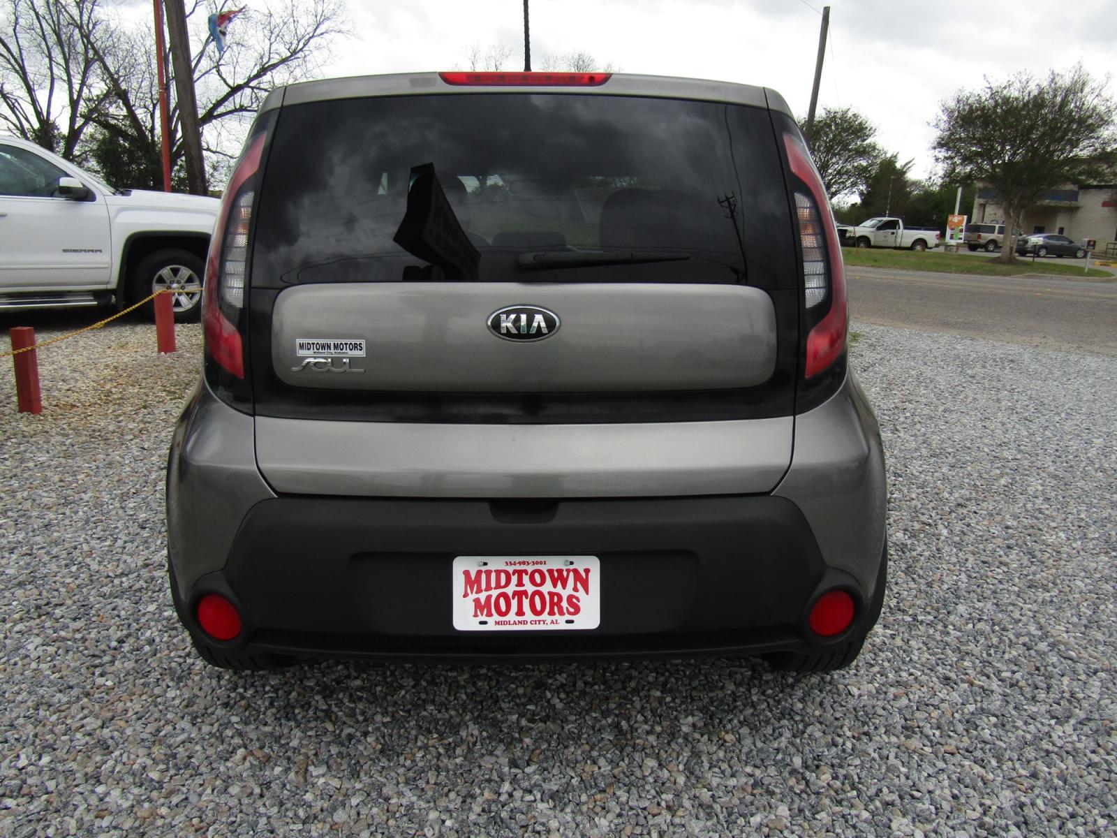 2015 Gray /Black Kia Soul Base (KNDJN2A24F7) with an 1.6L L4 DOHC 16V engine, Automatic transmission, located at 15016 S Hwy 231, Midland City, AL, 36350, (334) 983-3001, 31.306210, -85.495277 - Photo #6