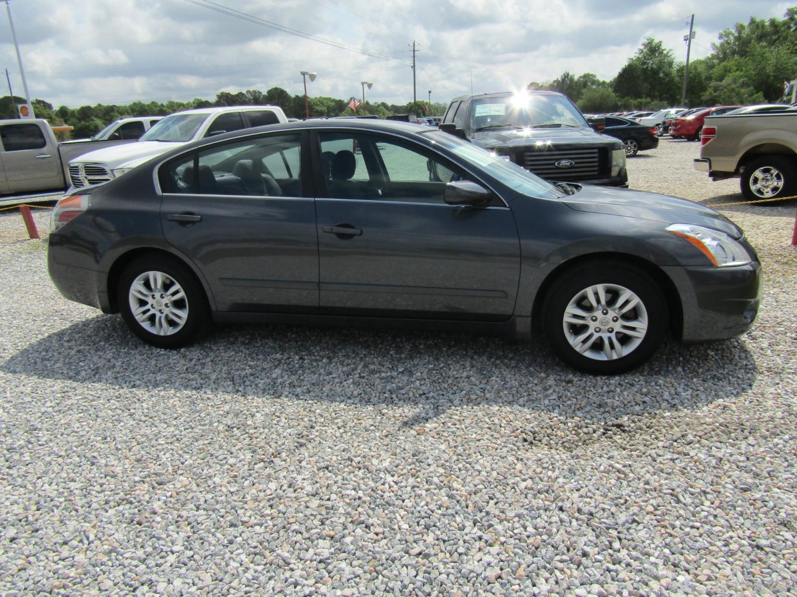 2012 Gray /Gray Nissan Altima 2.5 S (1N4AL2AP4CC) with an 2.5L L4 DOHC 16V engine, Automatic transmission, located at 15016 S Hwy 231, Midland City, AL, 36350, (334) 983-3001, 31.306210, -85.495277 - Photo #0