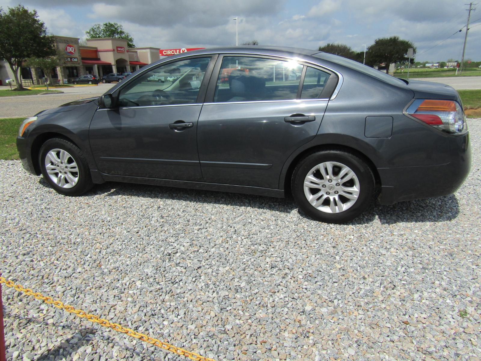 2012 Gray /Gray Nissan Altima 2.5 S (1N4AL2AP4CC) with an 2.5L L4 DOHC 16V engine, Automatic transmission, located at 15016 S Hwy 231, Midland City, AL, 36350, (334) 983-3001, 31.306210, -85.495277 - Photo #5